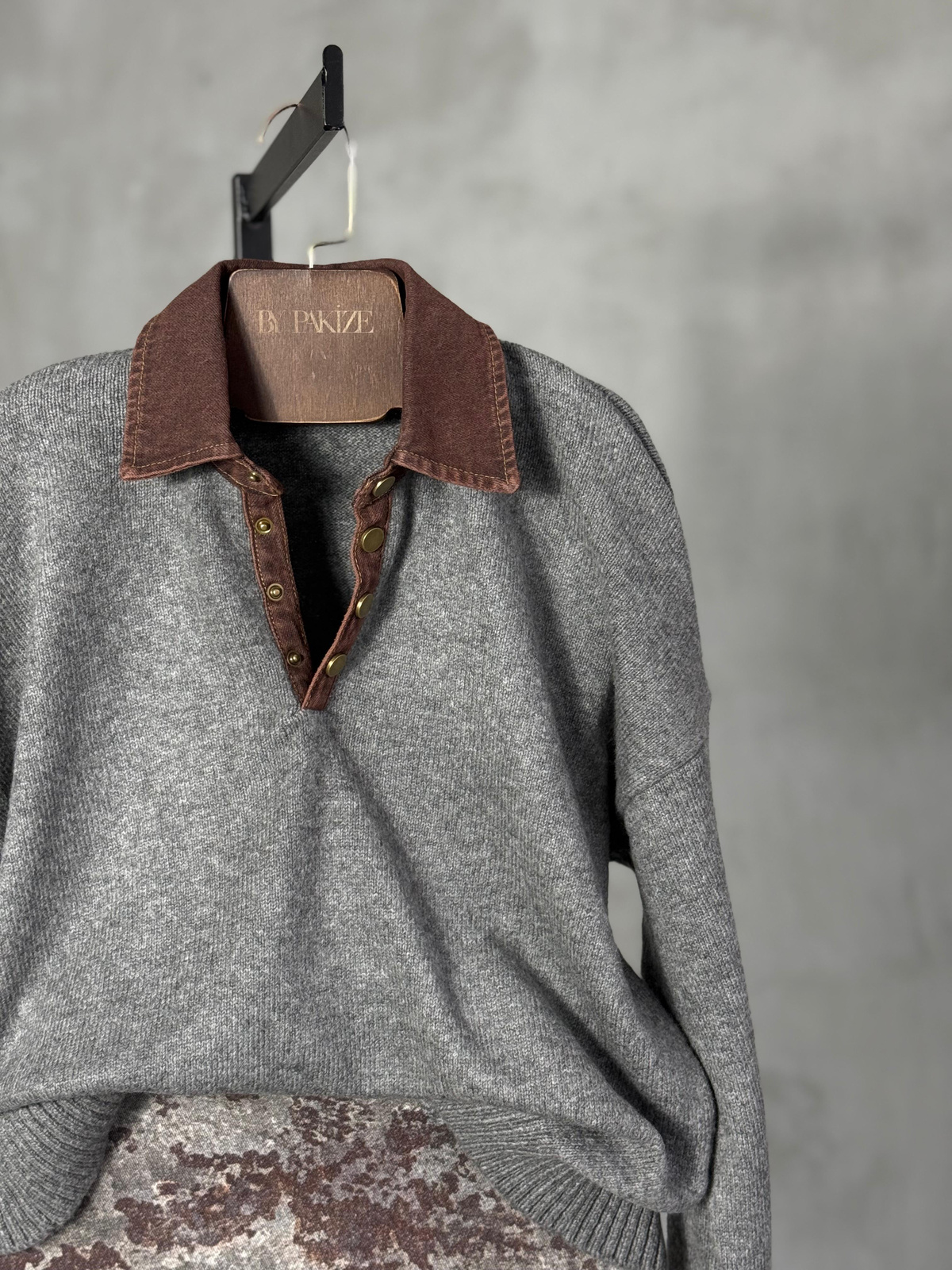 Denim Yakalı Yumoş Kazak (Antrasit)