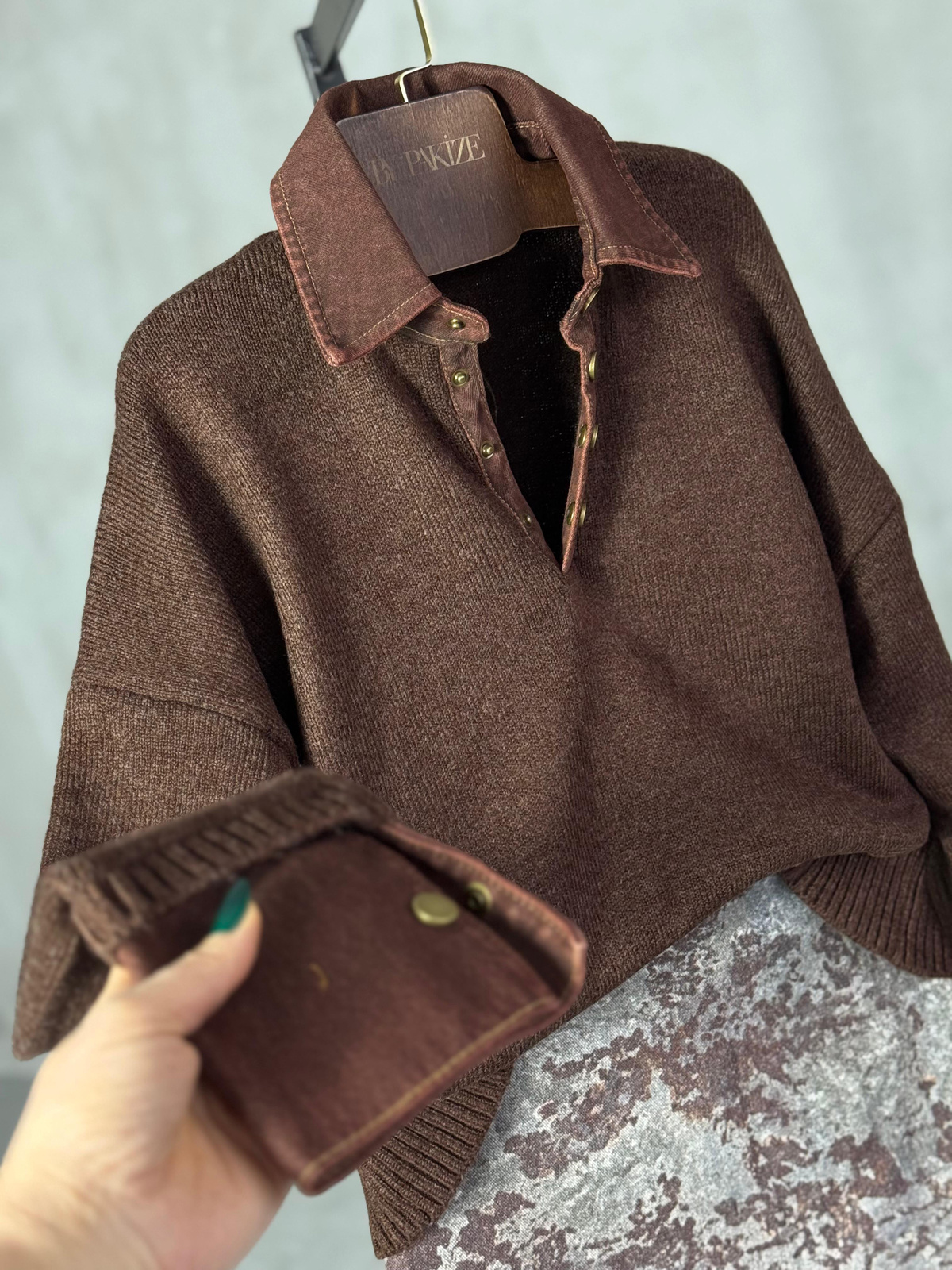 Denim Yakalı Yumoş Kazak (Kahve)