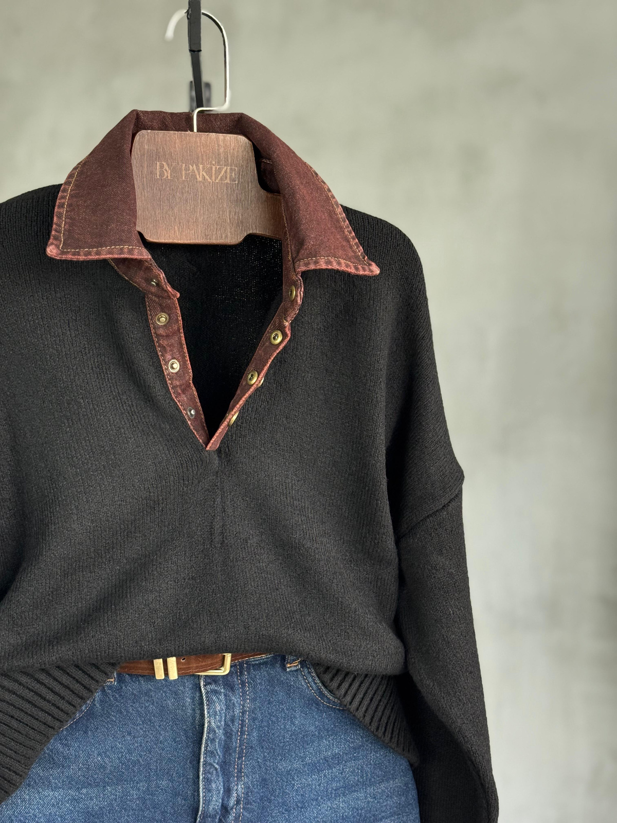 Denim Yakalı Yumoş Kazak (Siyah)