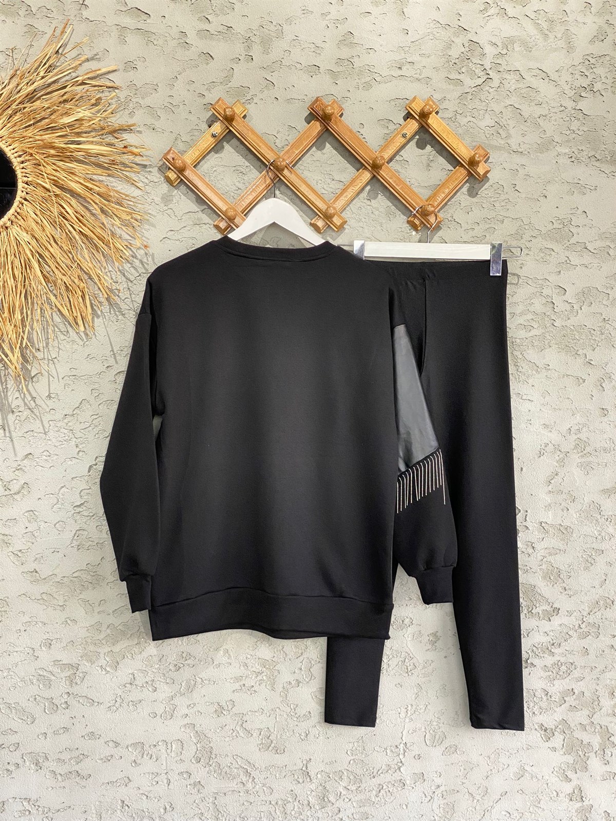 Deri Detaylı Siyah Sweatshirt
