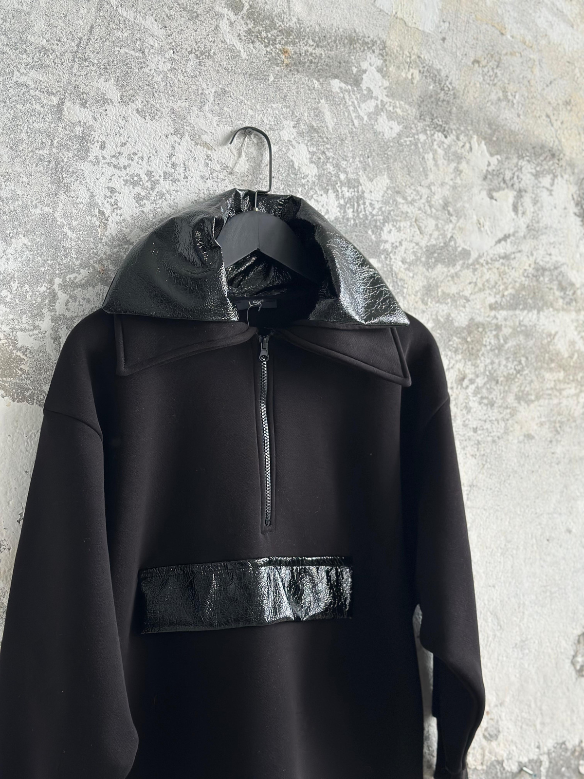 Deri Detaylı Yarım Fermuarlı Tunik Sweat (Siyah)