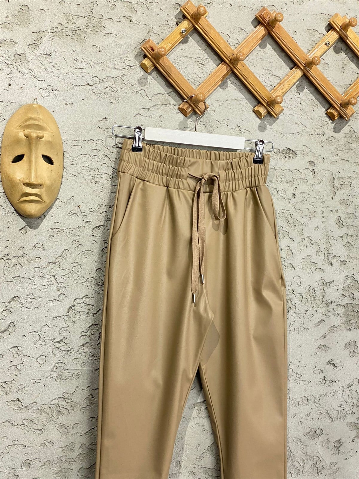 Deri Joger Model Pantolon (Bej)