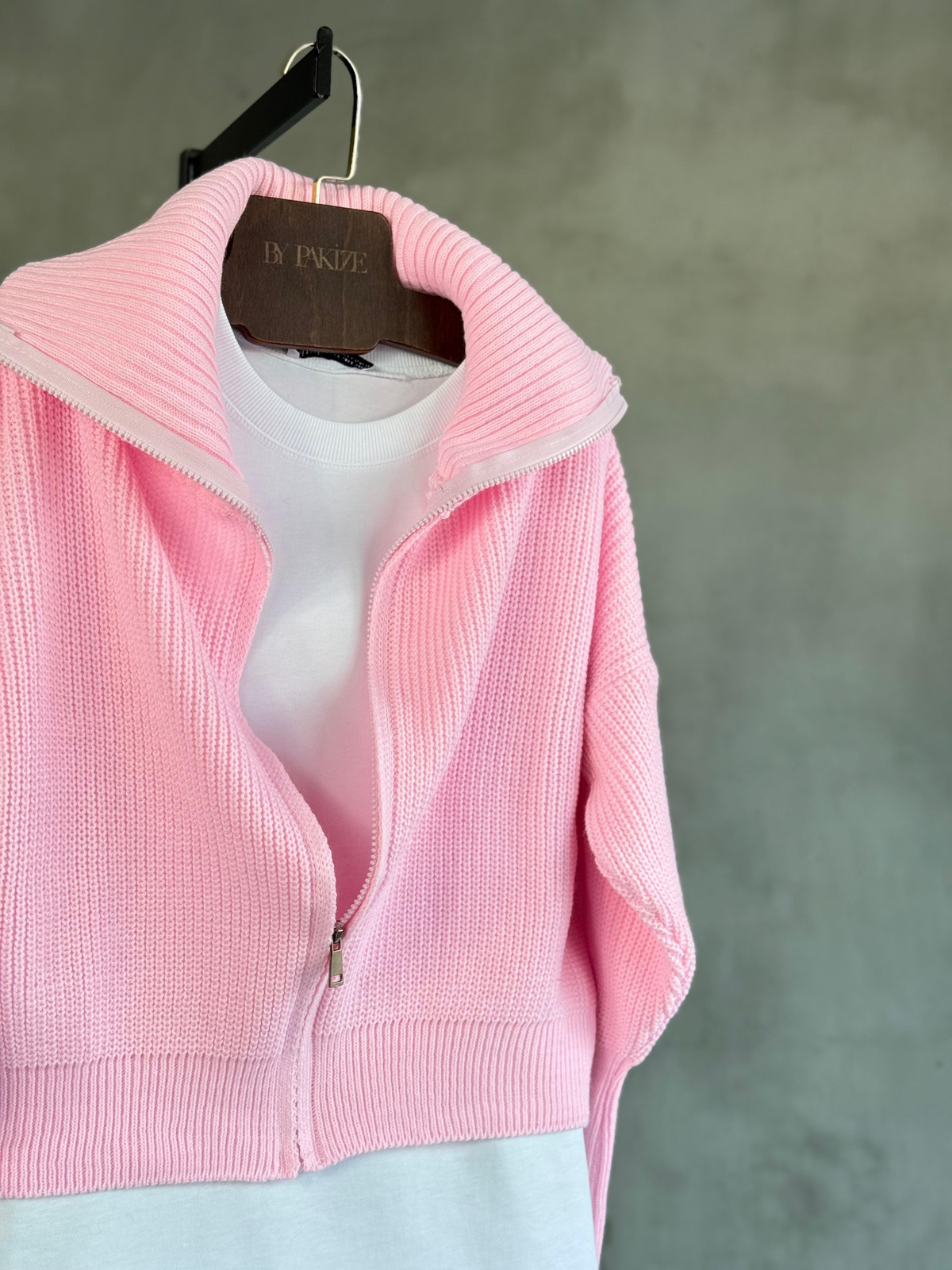 Dik Yaka Fermuarlı Kolej Hırka (Pembe)