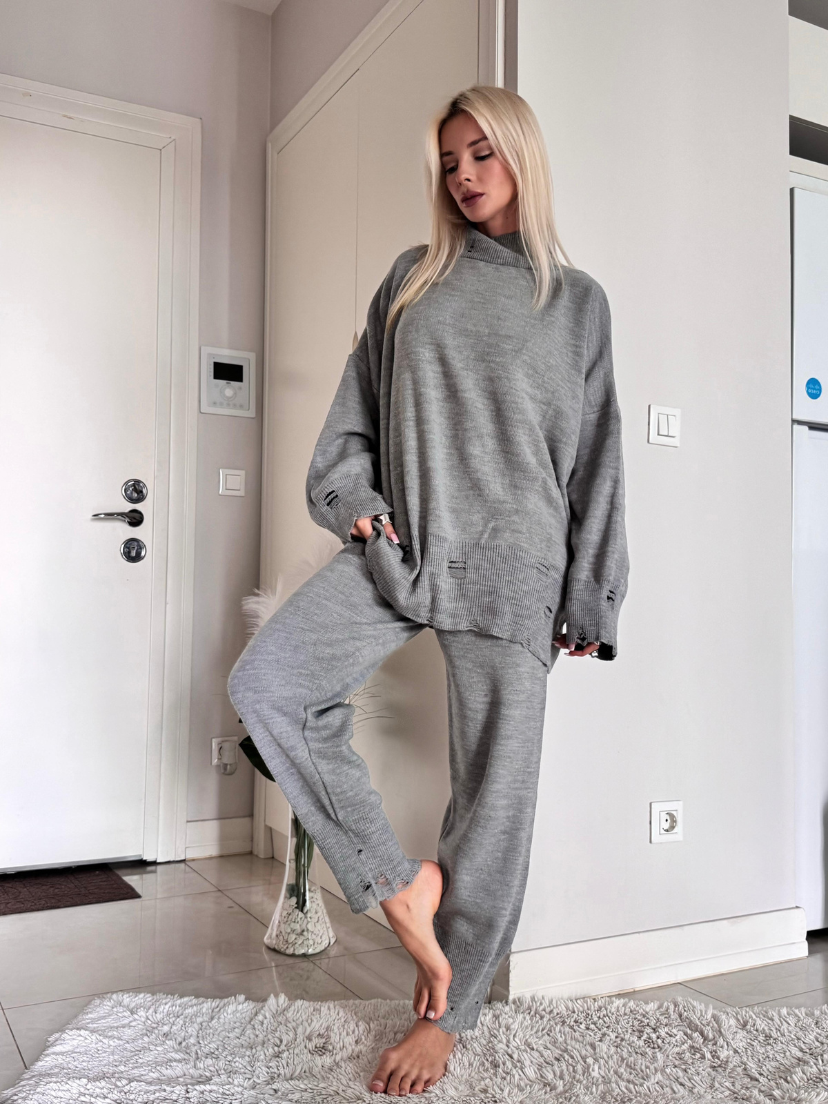 Dik Yaka Yırtık Detaylı Oversize Triko Takım (Gri)
