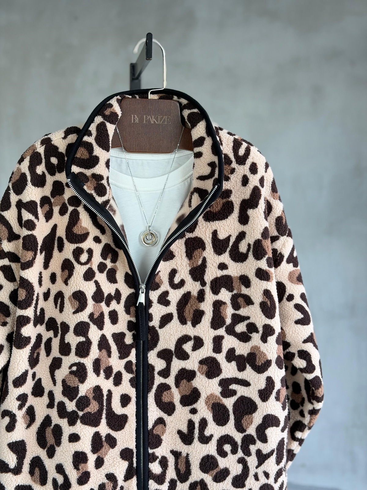 Fermuarlı Leopar Desenli Peluş Teddy Cepli Ceket (Kahve)  