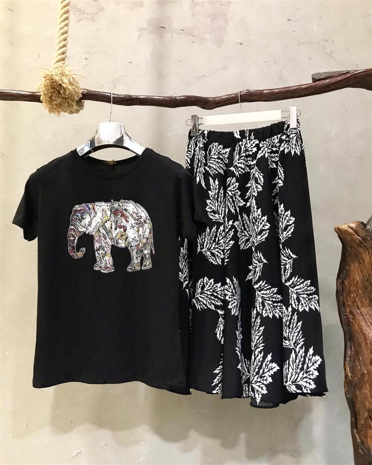 Fil Baskılı Özel Taş Bocuk İşçilikli Tshirt (SİYAH)