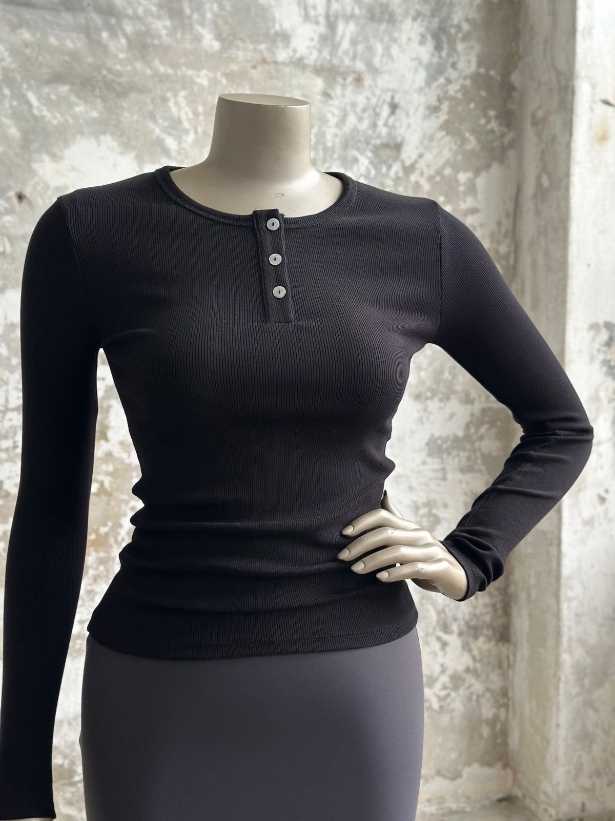 Fitilli Üç Düğmeli Basic Bluz (Siyah)