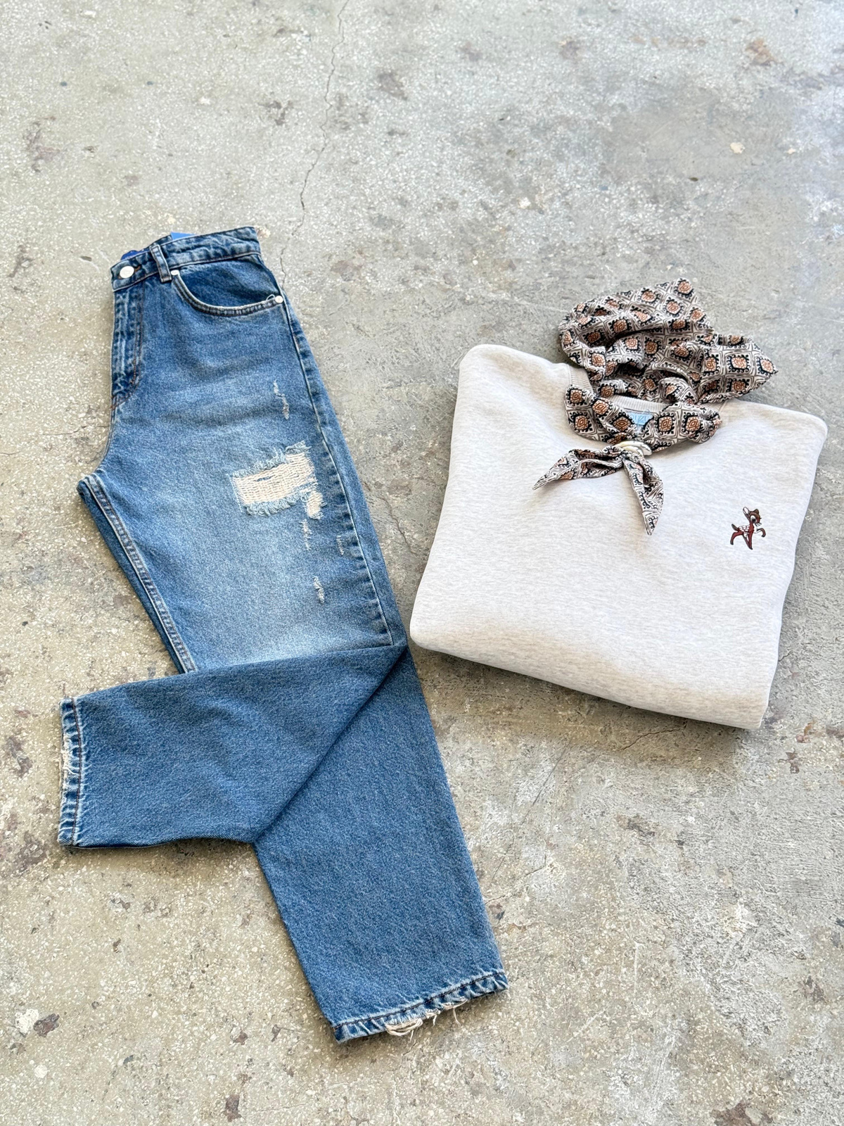 Fular Aksesuarlı Nakışlı Oversize Sweatshirt (Bej)