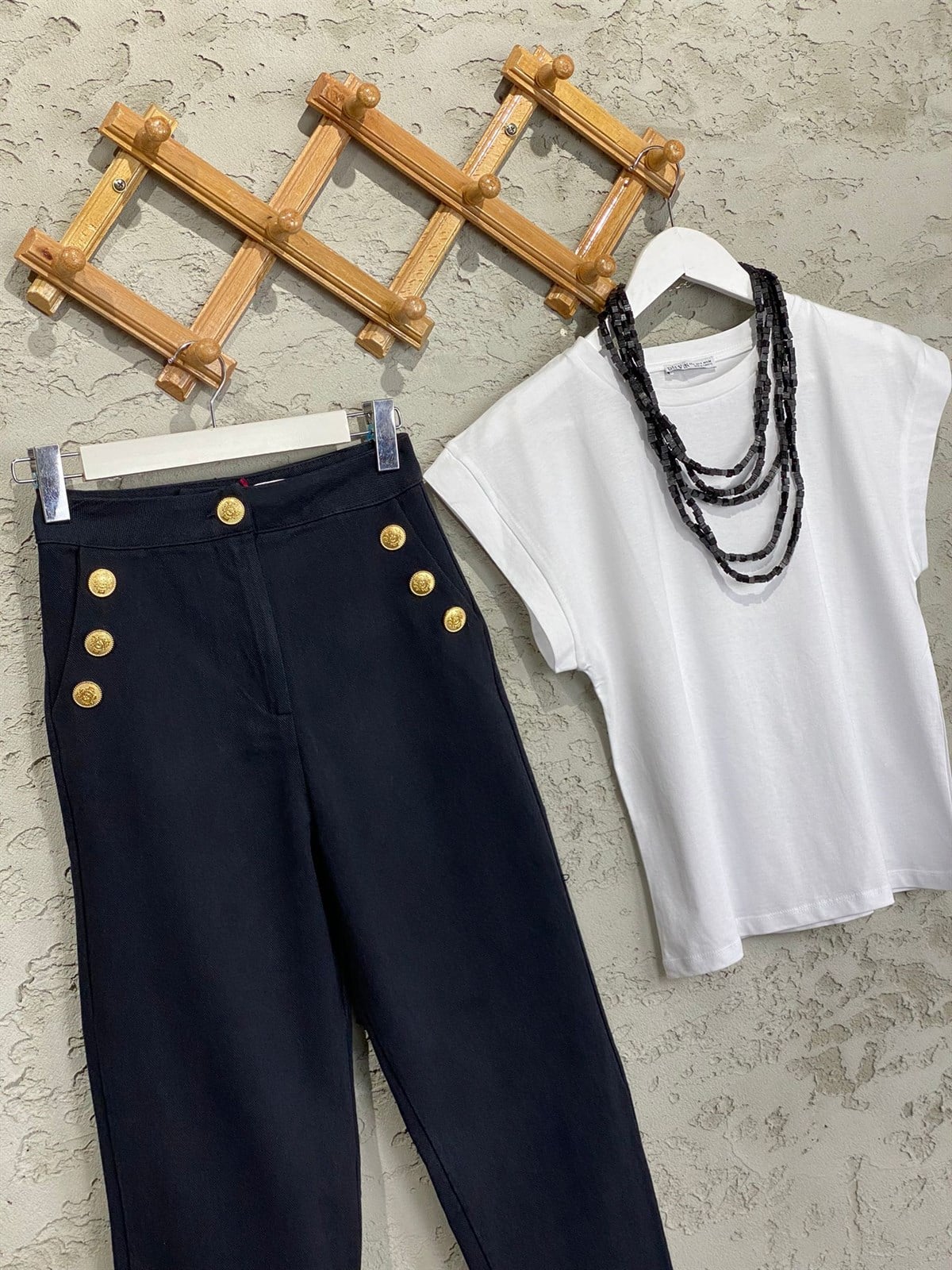 Gabardin Doku Gold Tasarım Düğmeli Pantolon (Siyah)