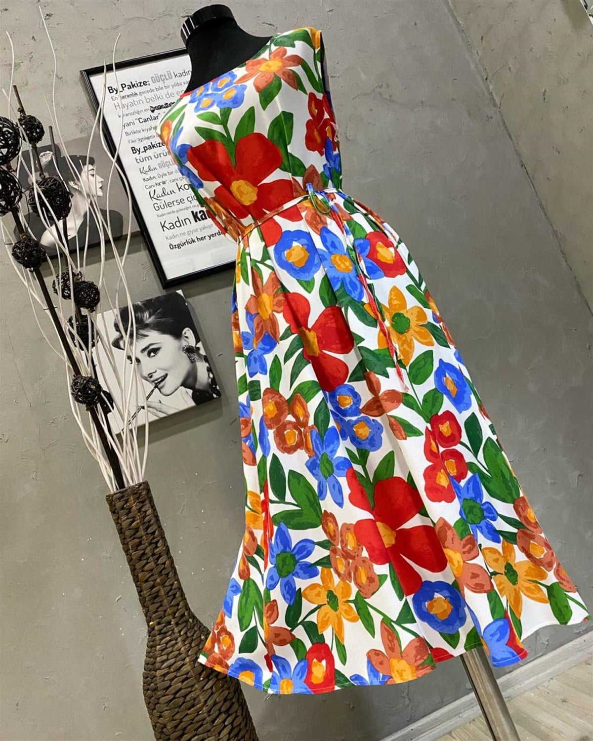 Geniş Yaka Kolsuz Midi Boy Elbise