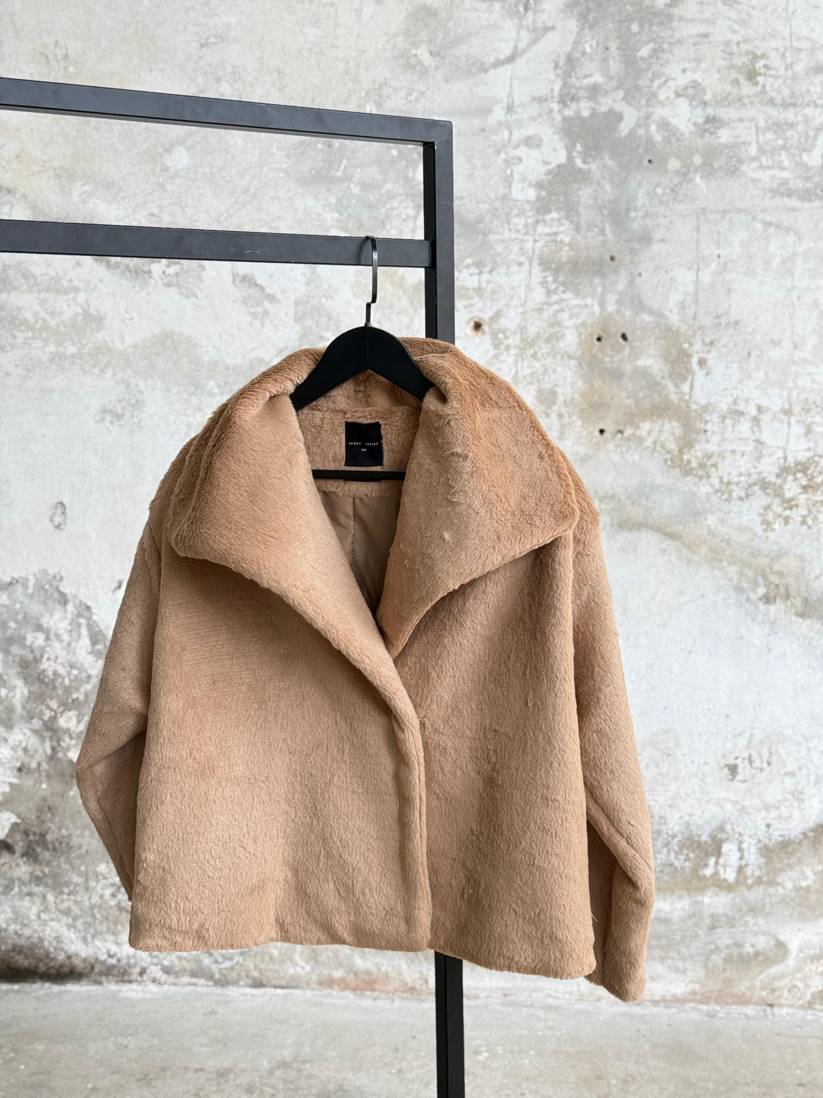 Geniş Yaka Peluş Kaban (Camel)