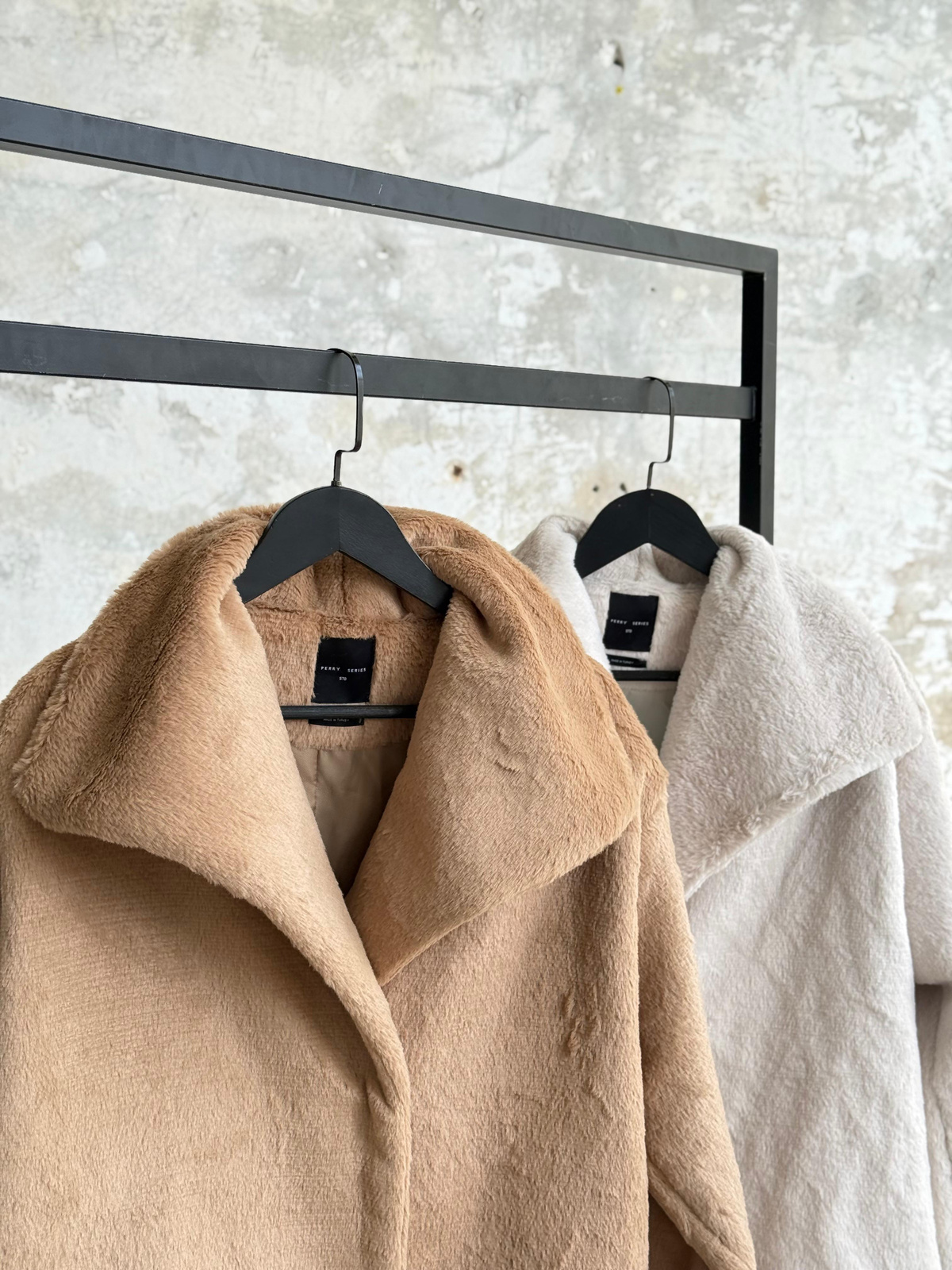 Geniş Yaka Peluş Kaban (Camel)