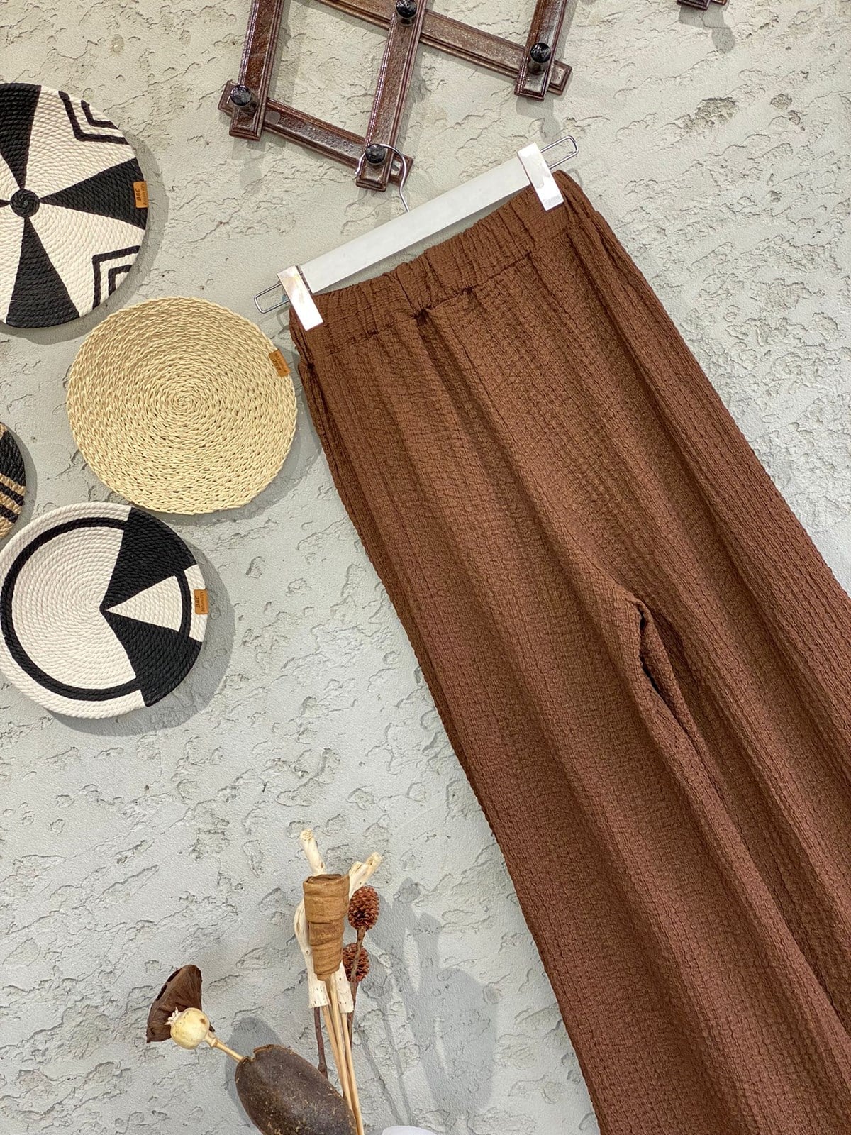 Gofre Kumaş Beli Lastikli Bol Paça Pantolon (Kahverengi)