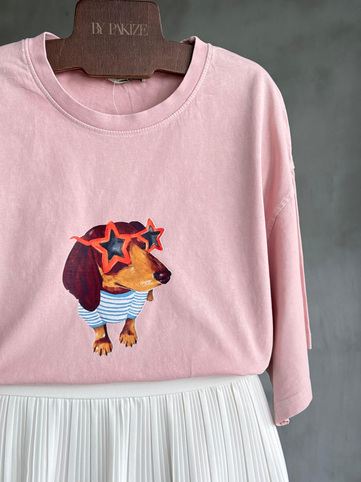 Gözlüklü köpek Baskılı Taş Yıkamalı Oversize Dokuma Tişört (Pudra)