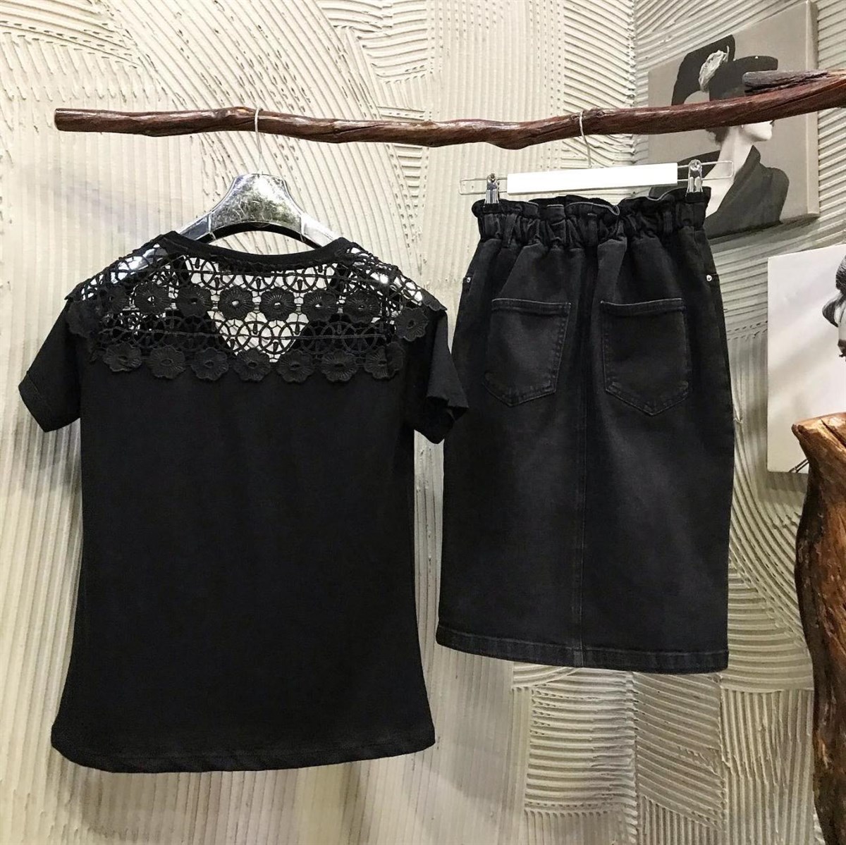Gübür Detaylı V Yaka Basic Tshirt (SİYAH)