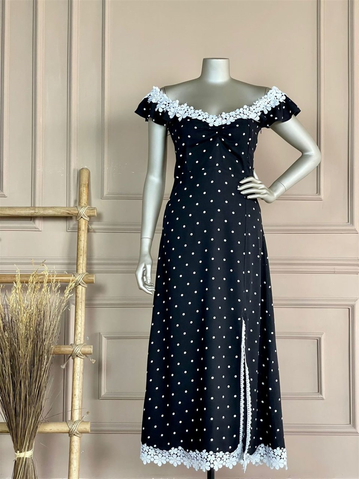 Güpürlü Fransız Model Elbise (Siyah)