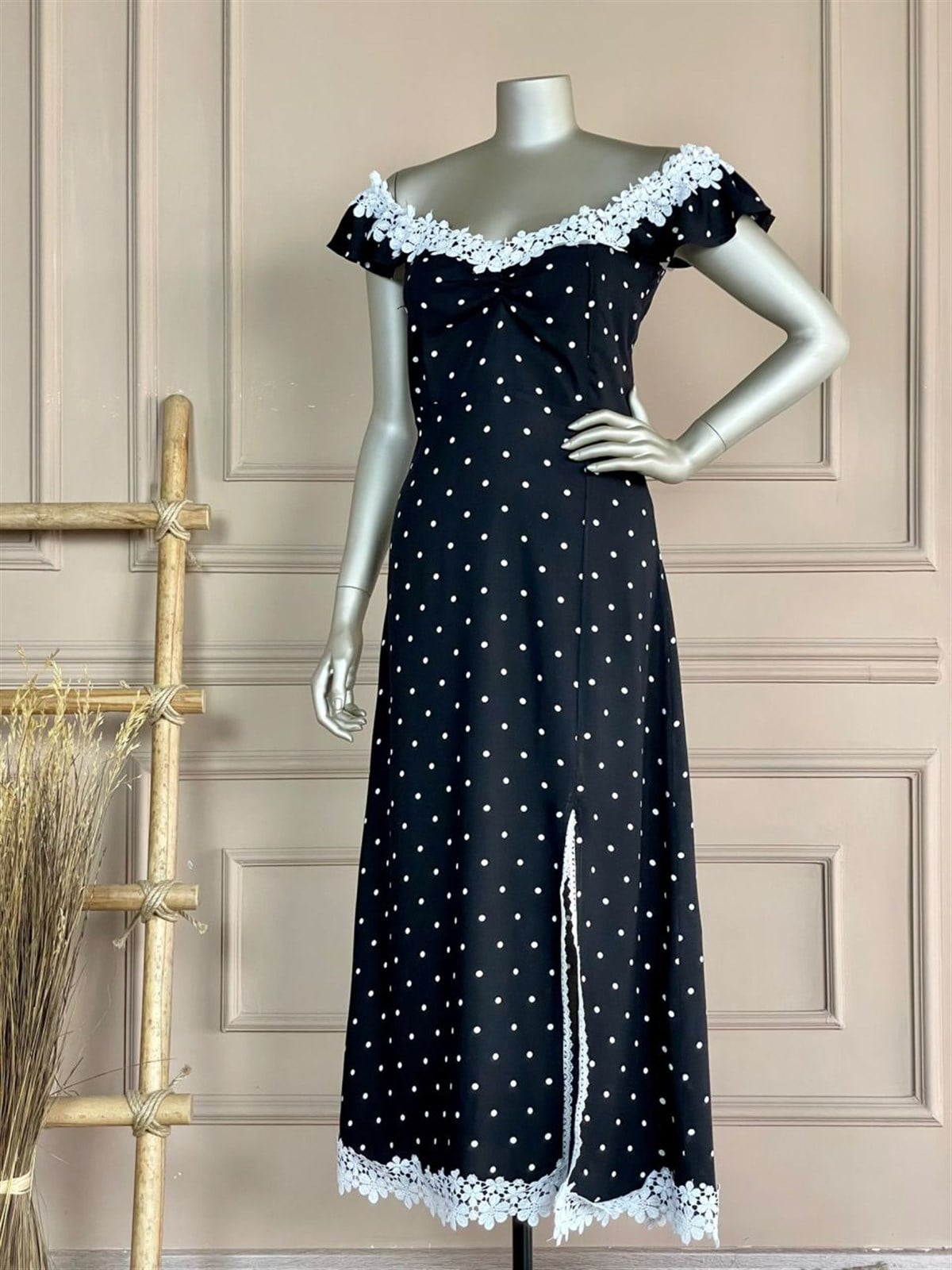 Güpürlü Fransız Model Elbise (Siyah)