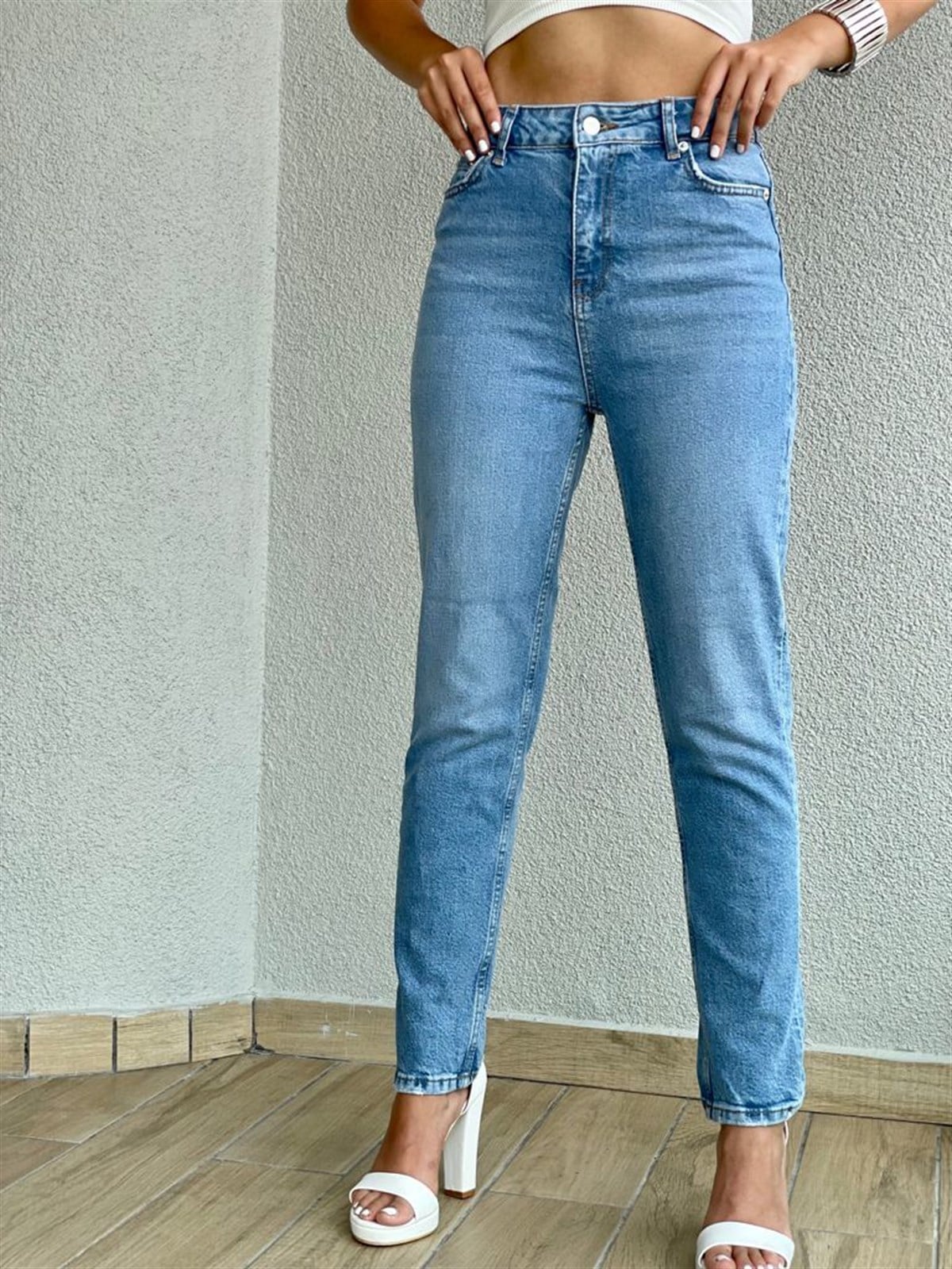 Hafif Likralı Açık Mavi Jean