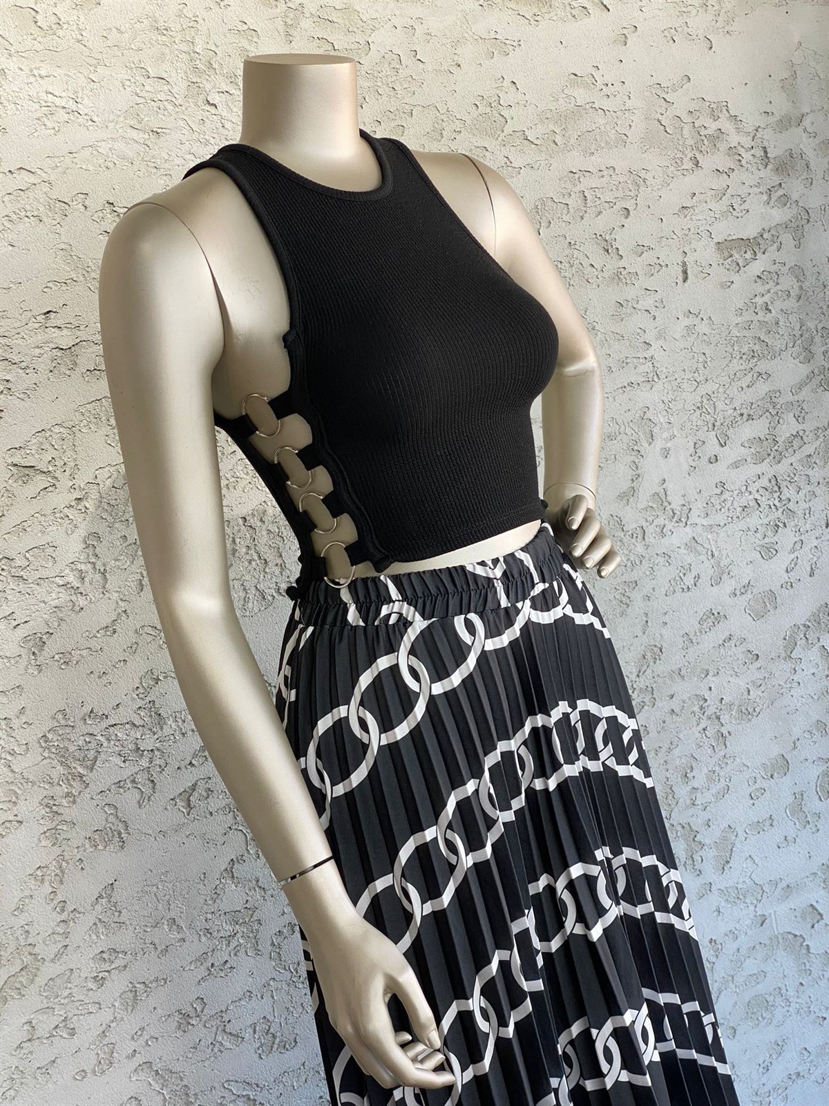 Halka Detaylı Crop Top-Siyah