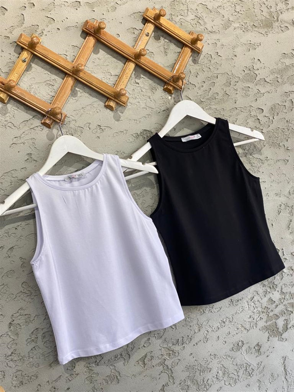 Halter Yaka Atlet (Beyaz/Siyah)