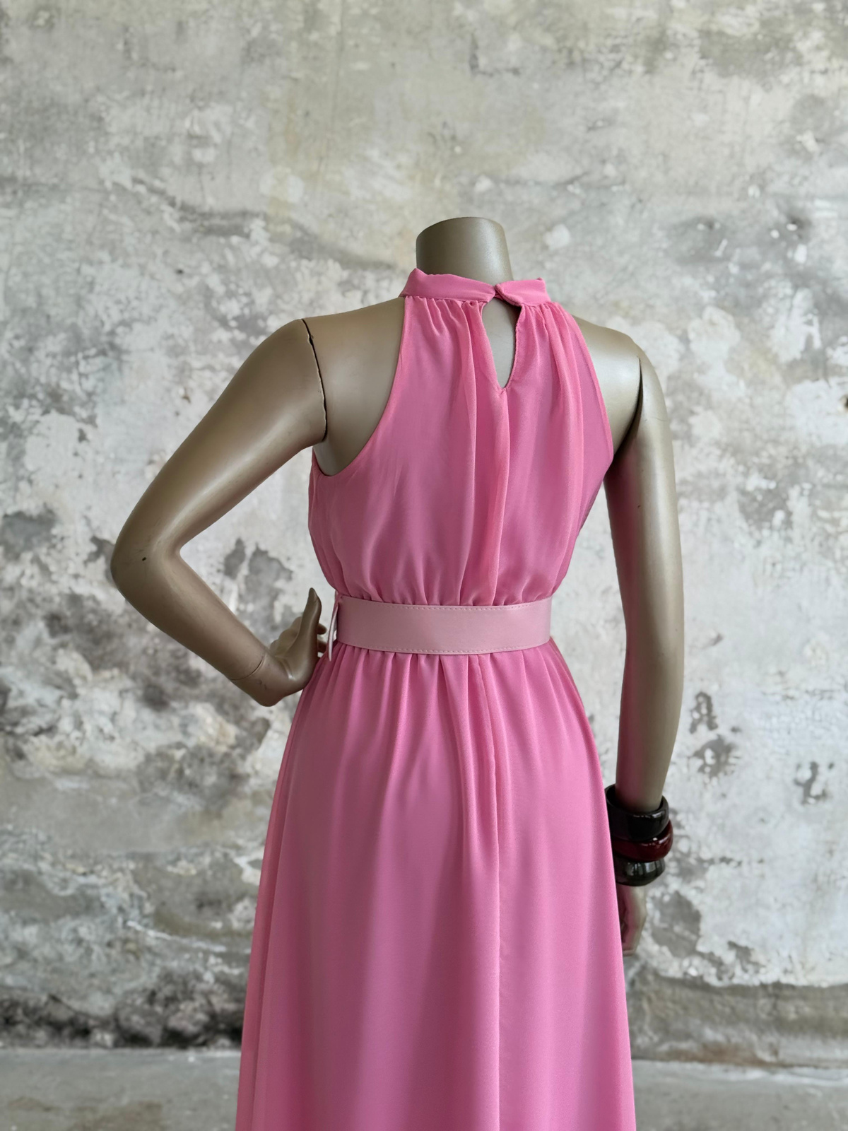 Halter Yaka Kemerli Şifon Elbise (Pembe)