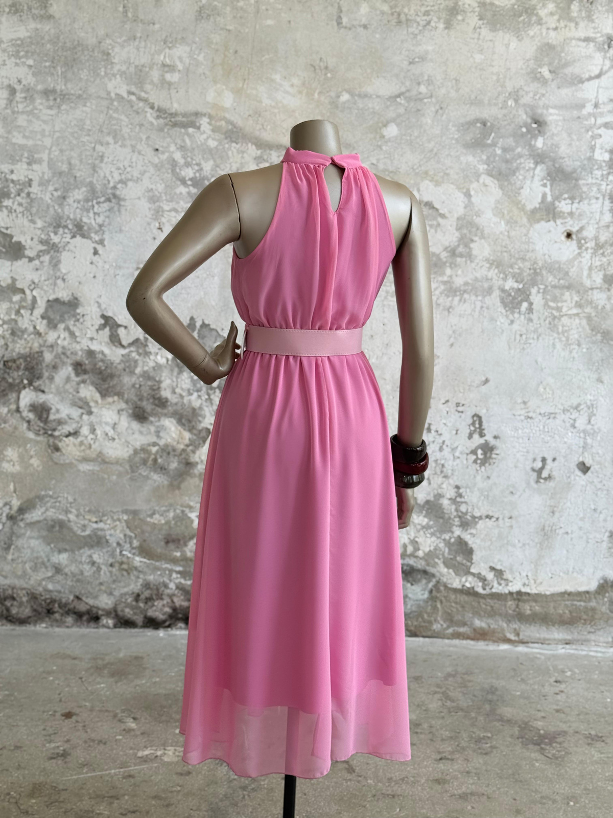 Halter Yaka Kemerli Şifon Elbise (Pembe)