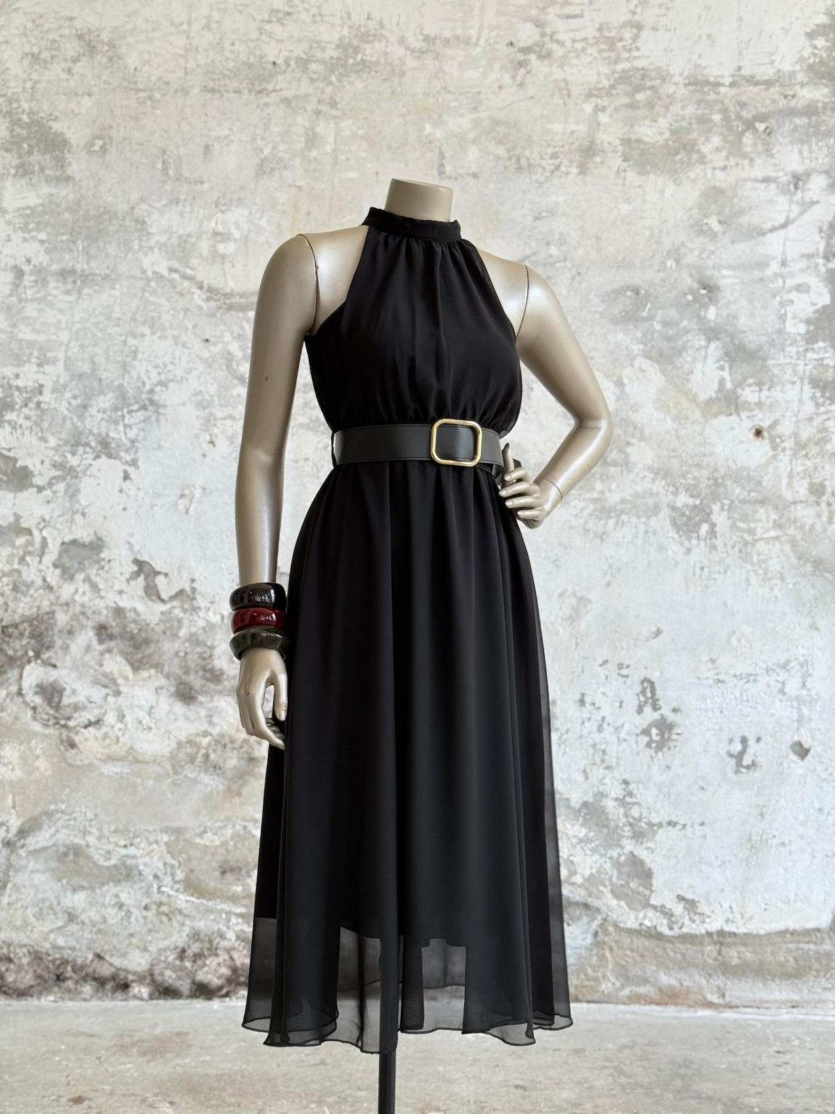 Halter Yaka Kemerli Şifon Elbise (Siyah)