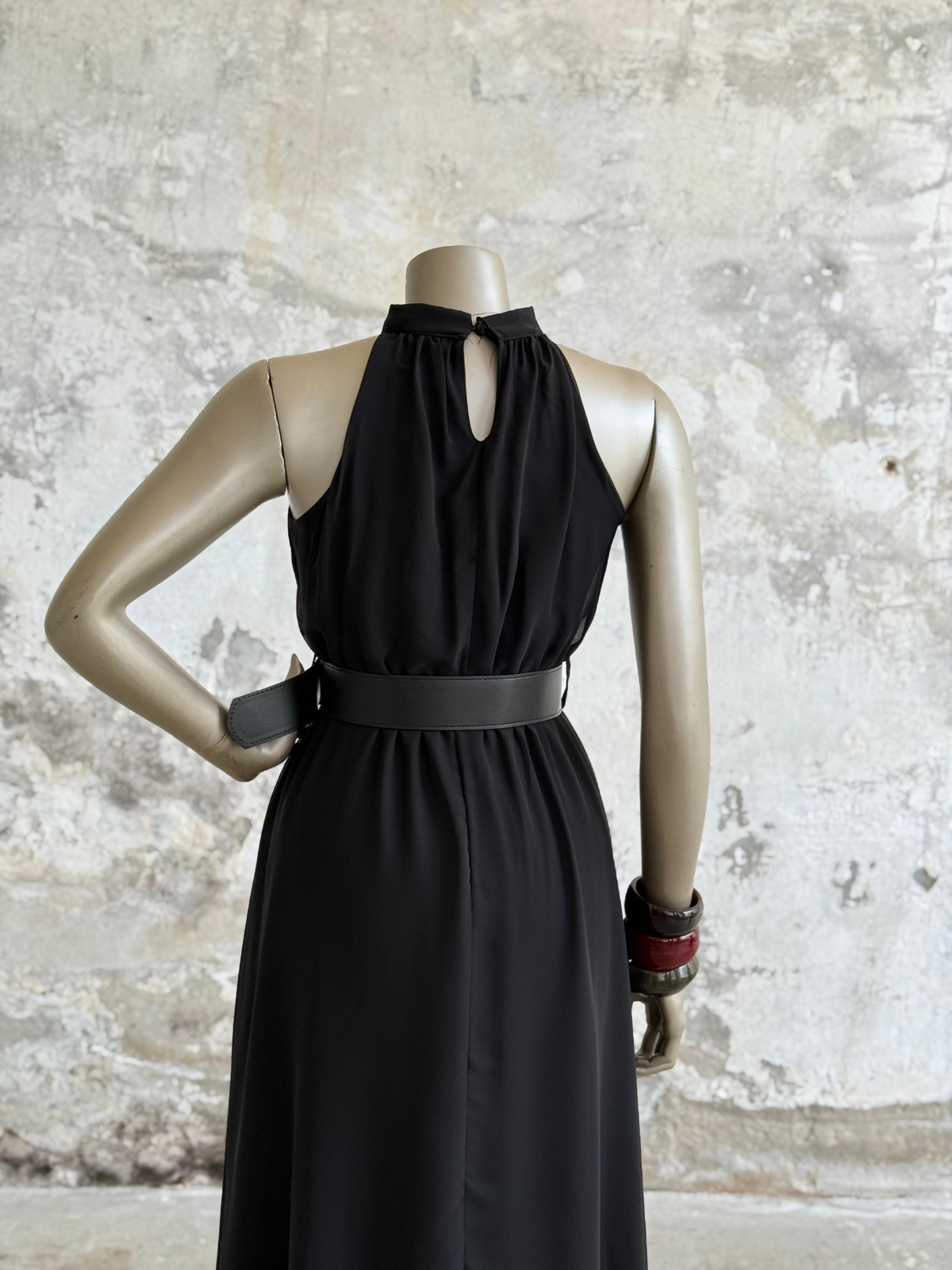Halter Yaka Kemerli Şifon Elbise (Siyah)