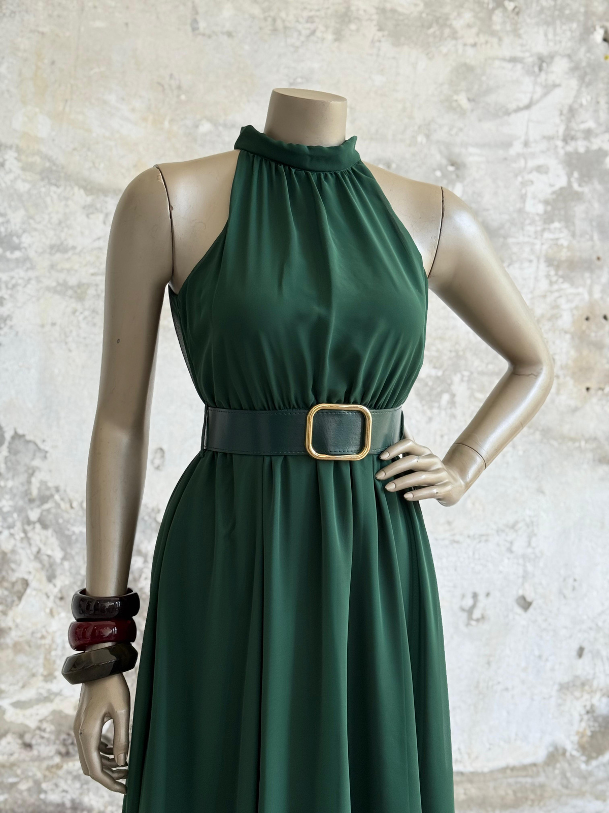 Halter Yaka Kemerli Şifon Elbise (Zümrüt Yeşili)