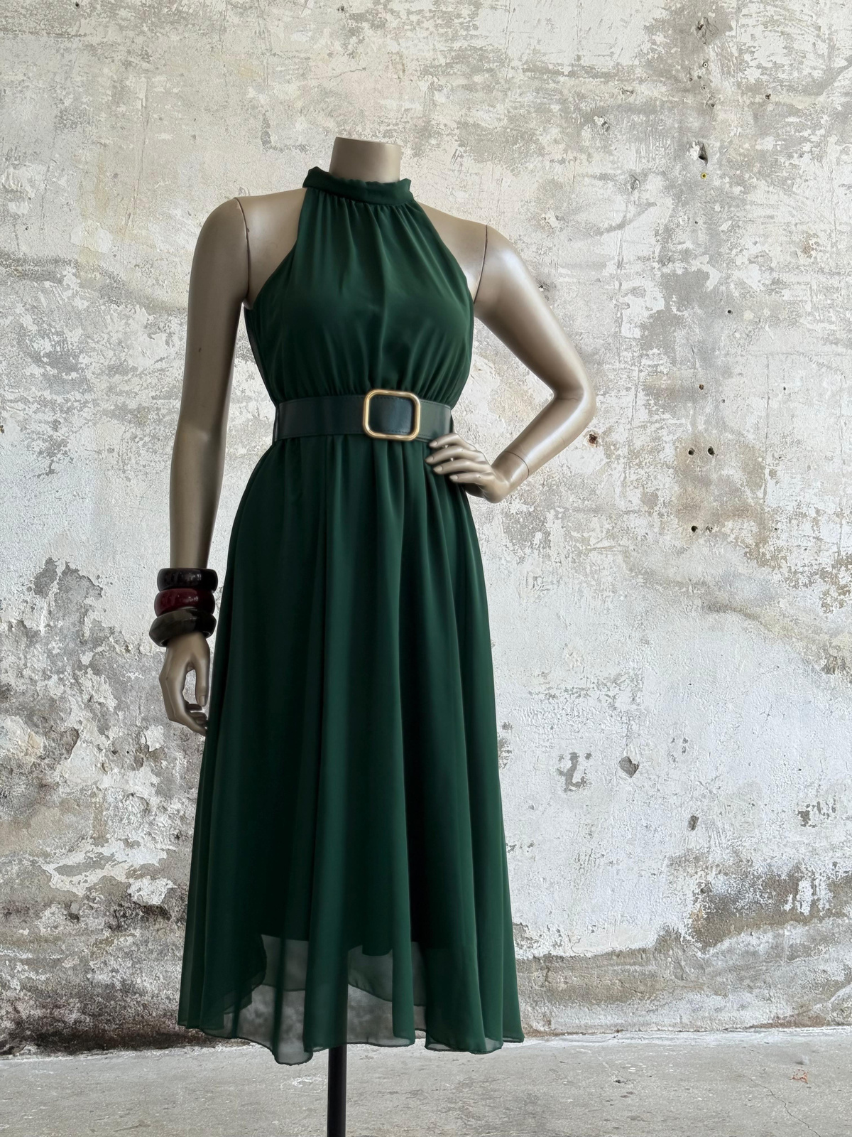 Halter Yaka Kemerli Şifon Elbise (Zümrüt Yeşili)