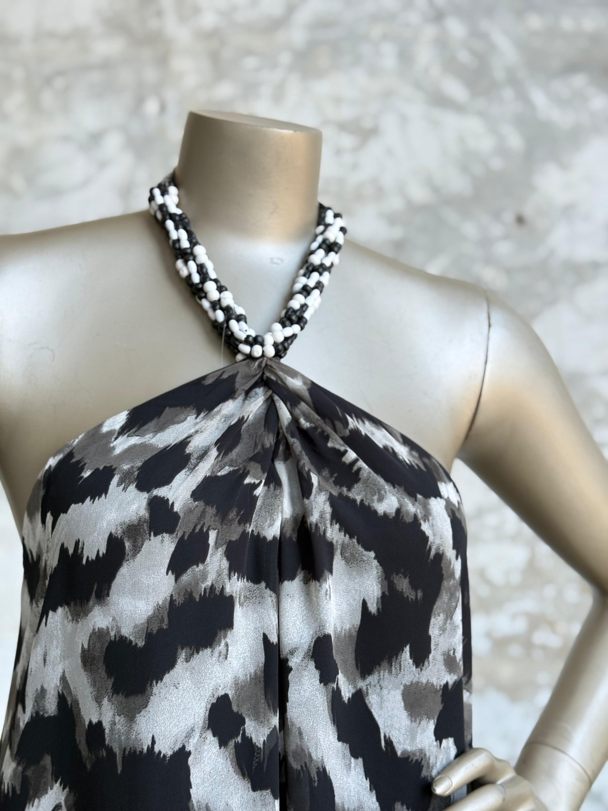 Halter Yaka Kendinden Kolye Detaylı Elbise (Gri)