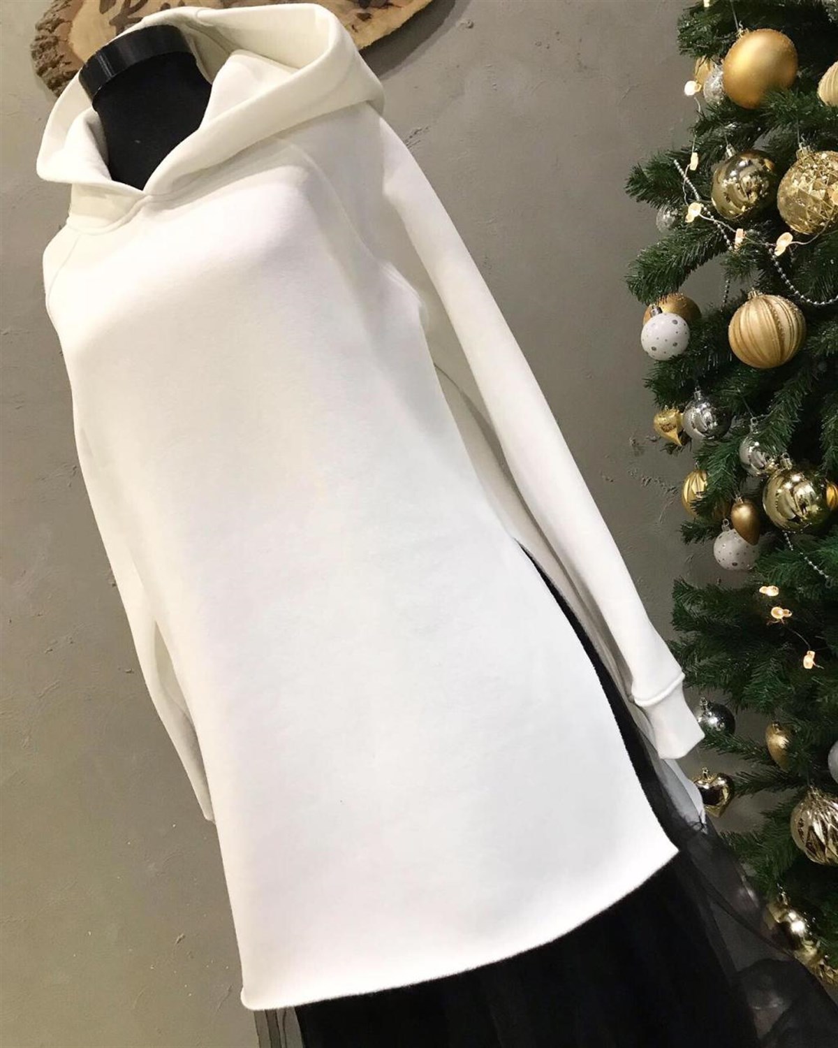 İçi Şardonlu Kapşonlu Yanları Yırtmaçlı Sweatshirt (BEYAZ)