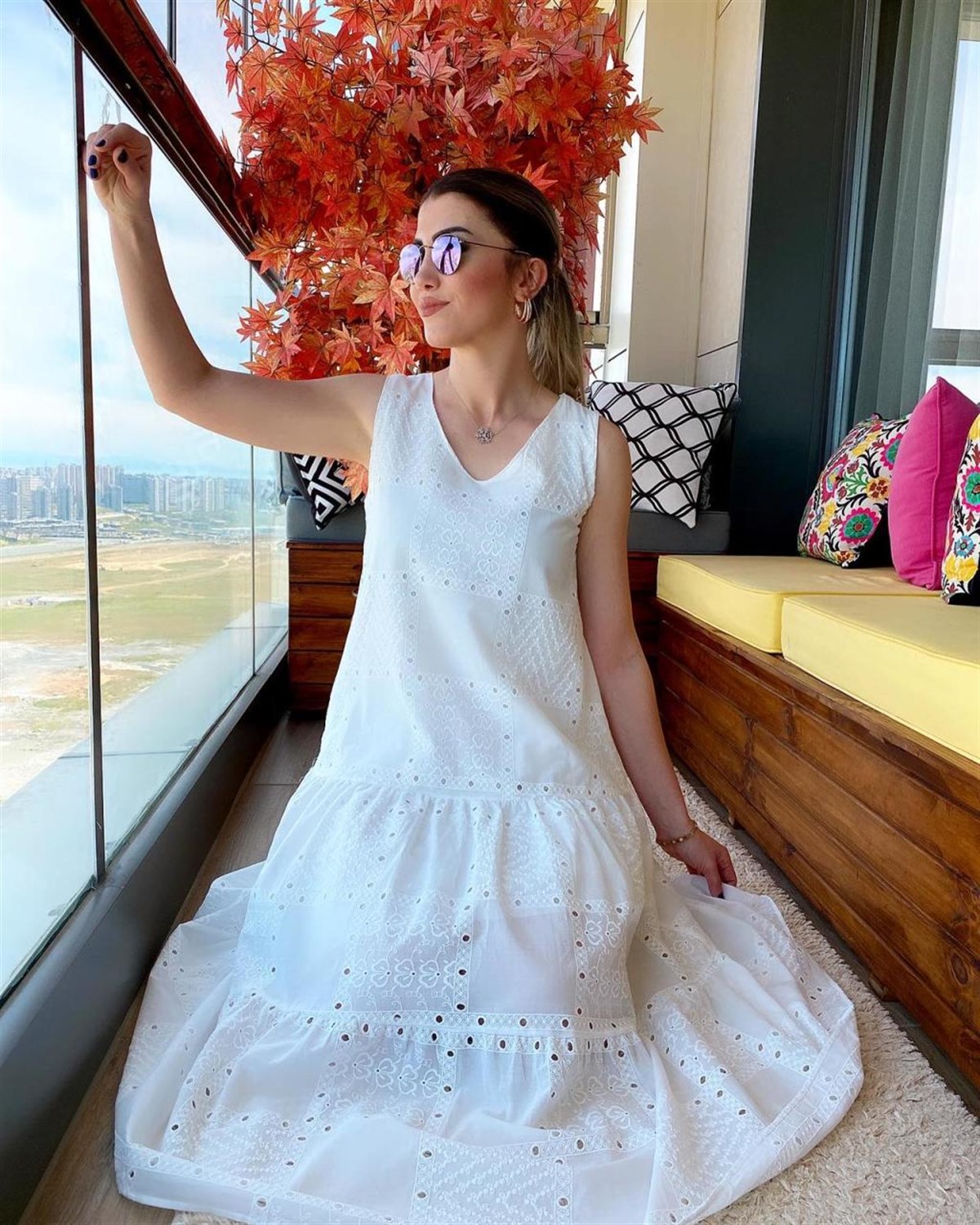 İthal Coton Kumaş Üzeri Nakış Detaylı Elbise (BEYAZ)