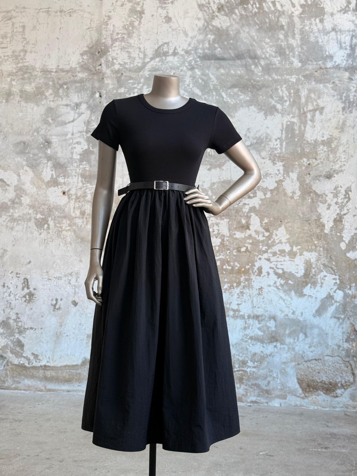 İthal Paraşüt Kumaş Kemerli Elbise (Siyah)