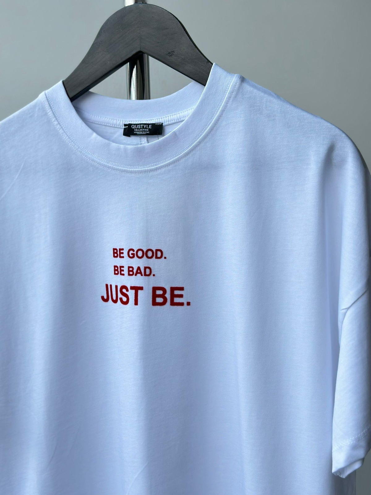 Just Be Yazı Baskılı Oversize Tişört (Beyaz)