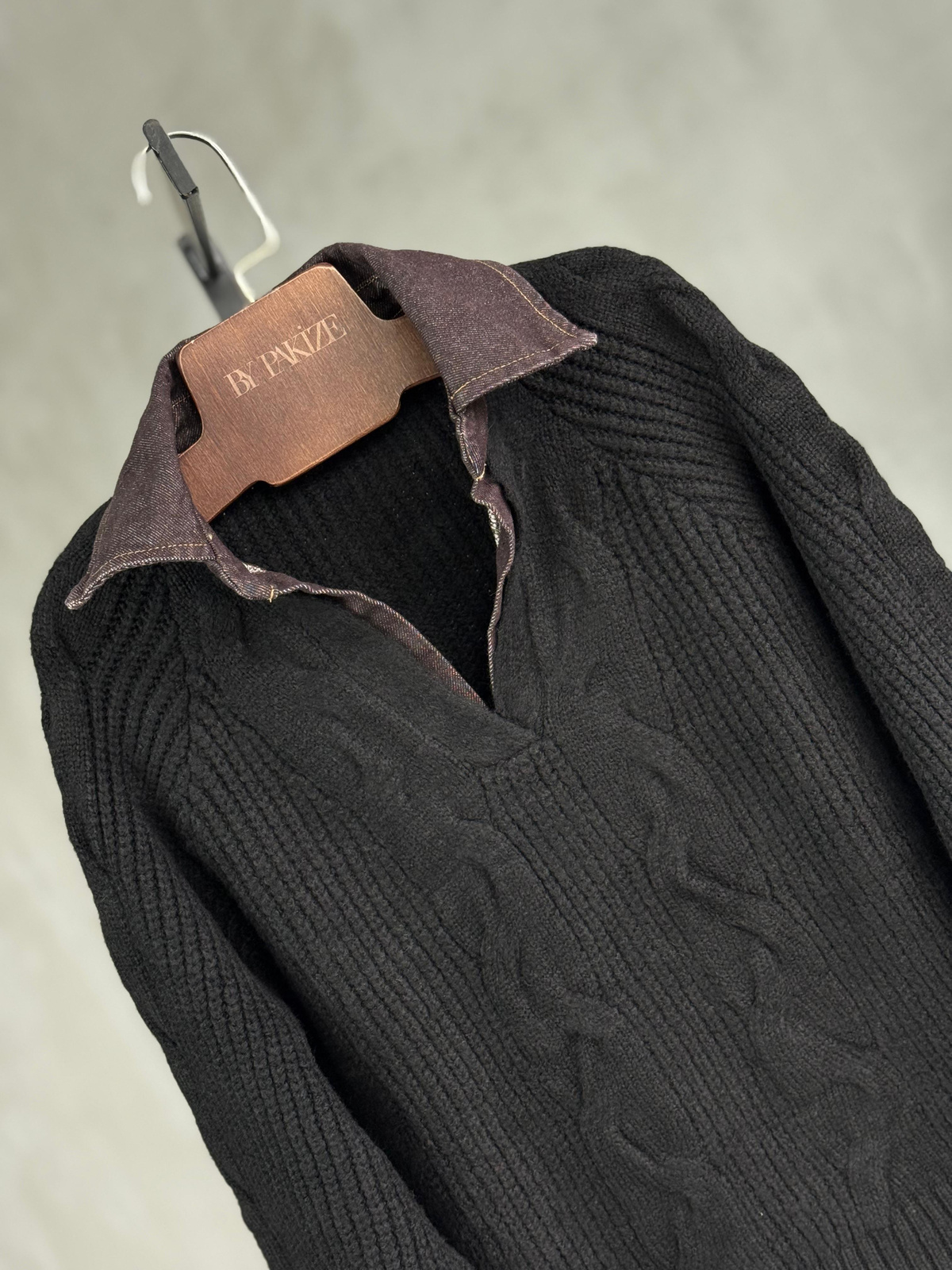 Kahve Denim Yakalı Saç Örgü Yumoş Kazak (Siyah) 