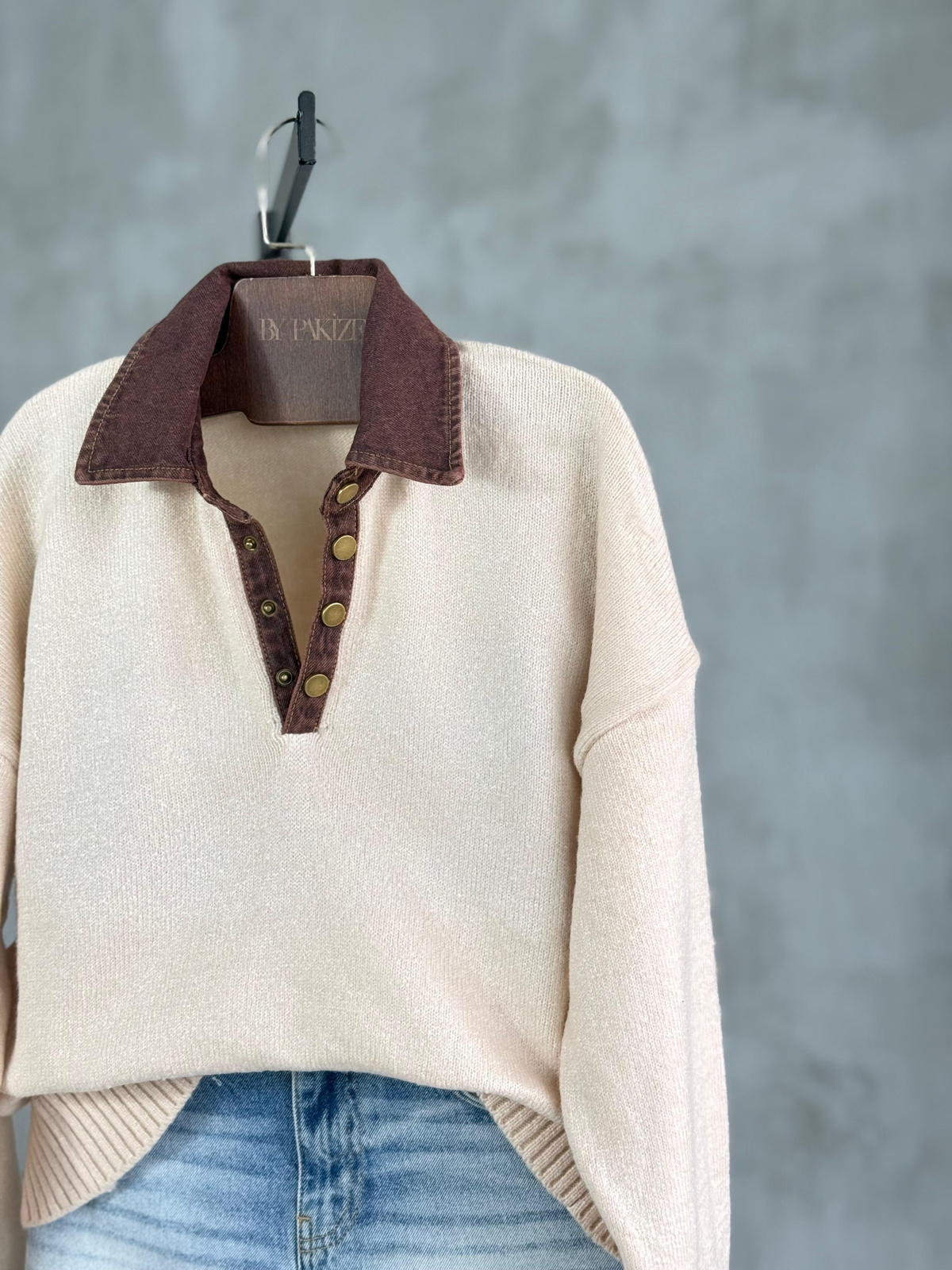 Kahve Denim Yakalı Yumoş Kazak (Vanilya)
