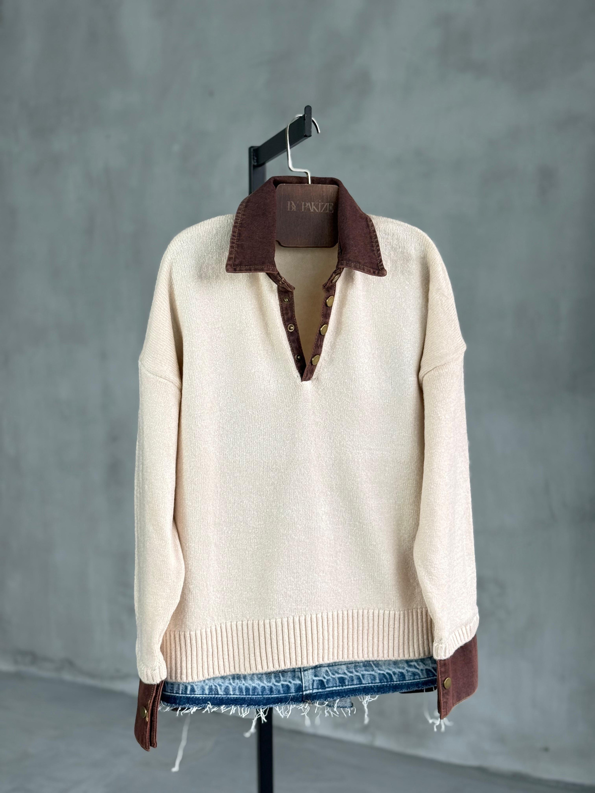 Kahve Denim Yakalı Yumoş Kazak (Vanilya)