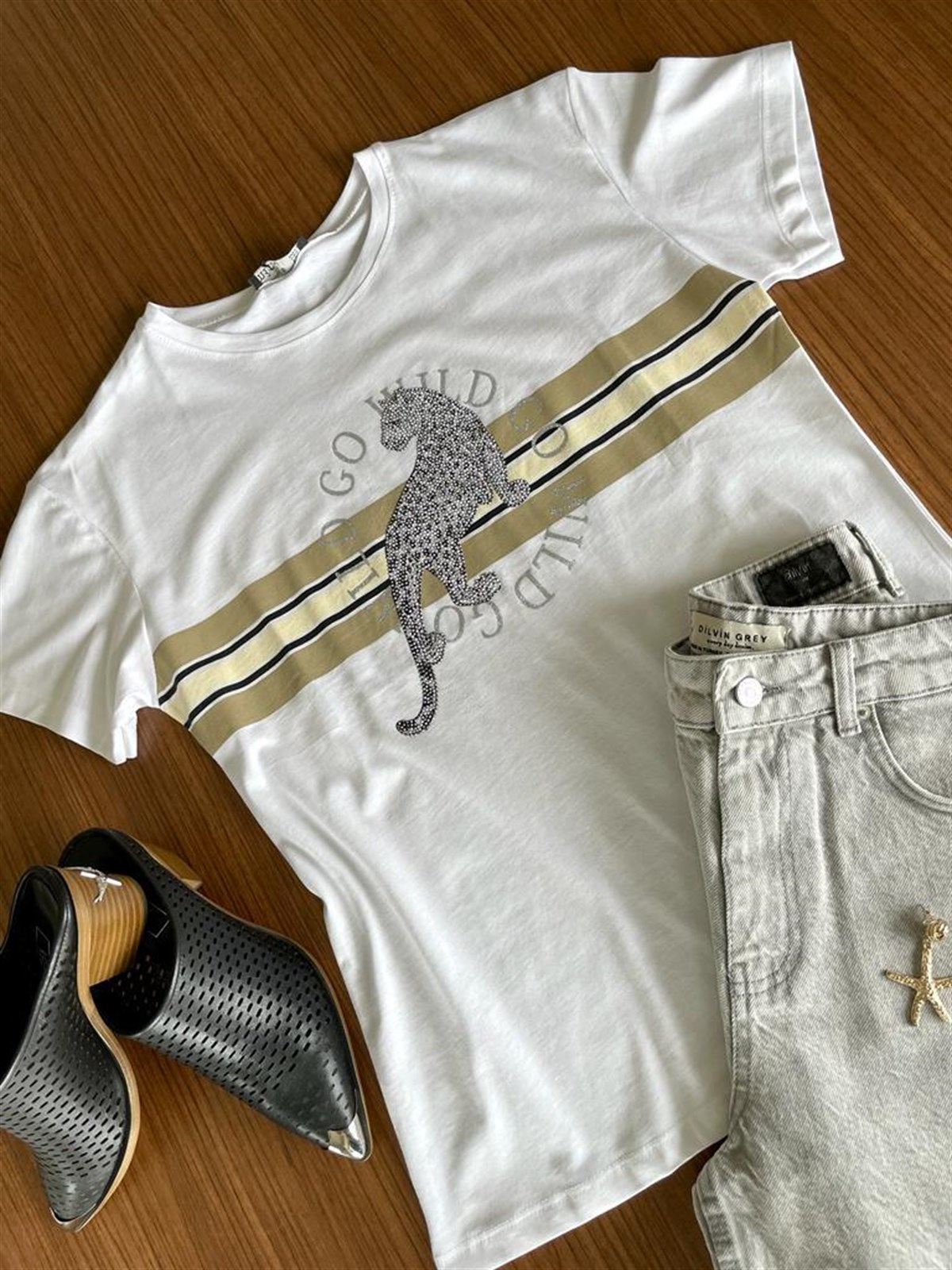 Kaplan Desenli Taş İşlemeli Tshirt (Beyaz)