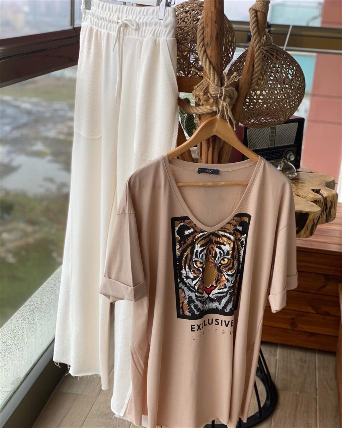 Kaplan  Desenli V Yaka Tunik Tshirt (BEJ)