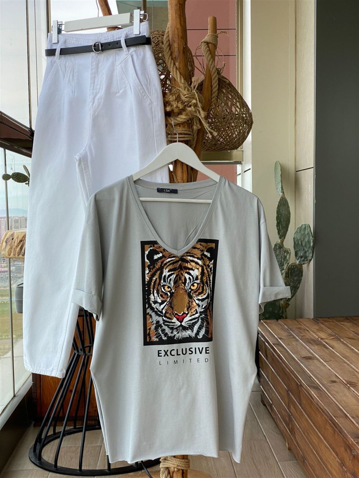 Kaplan Desenli V Yaka Tunik Tshirt (Gri)