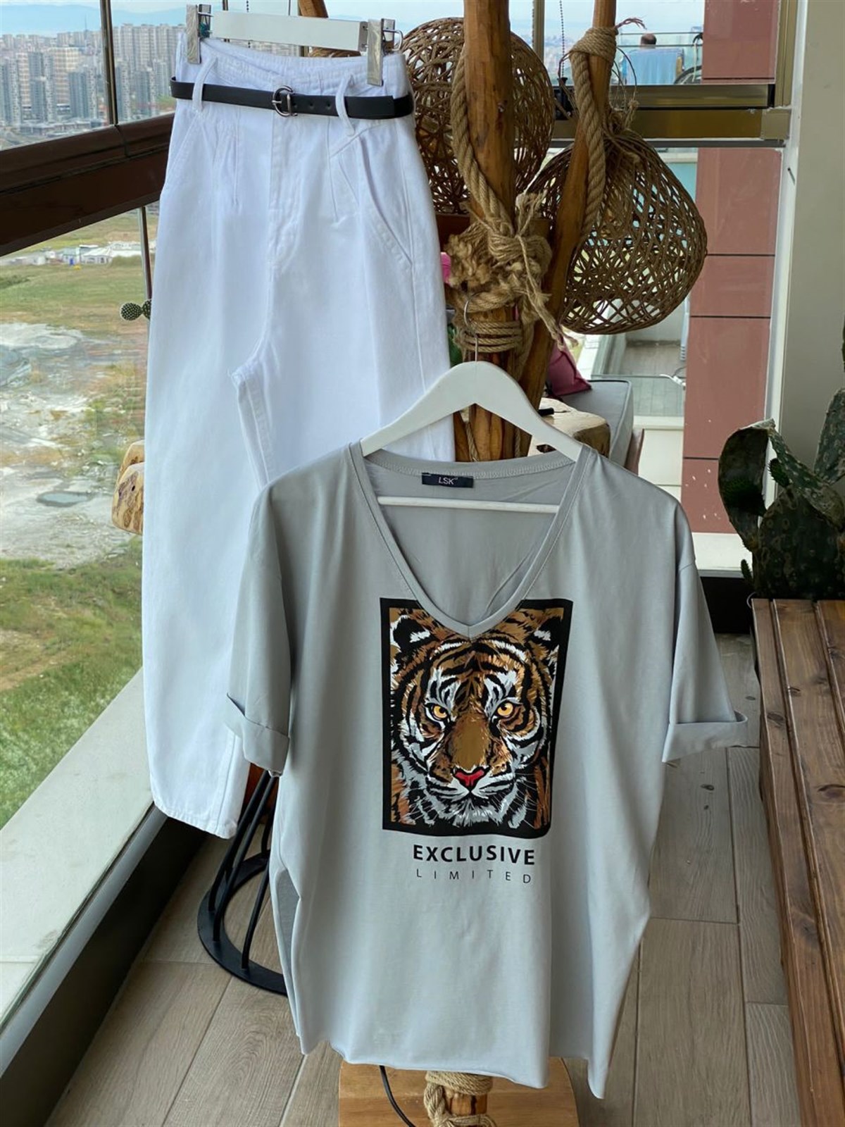 Kaplan Desenli V Yaka Tunik Tshirt (Gri)