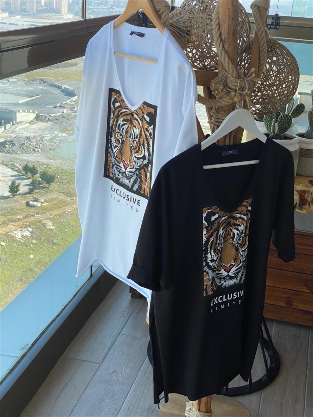 Kaplan Desenli V Yaka Tunik Tshirt (SİYAH & BEYAZ)
