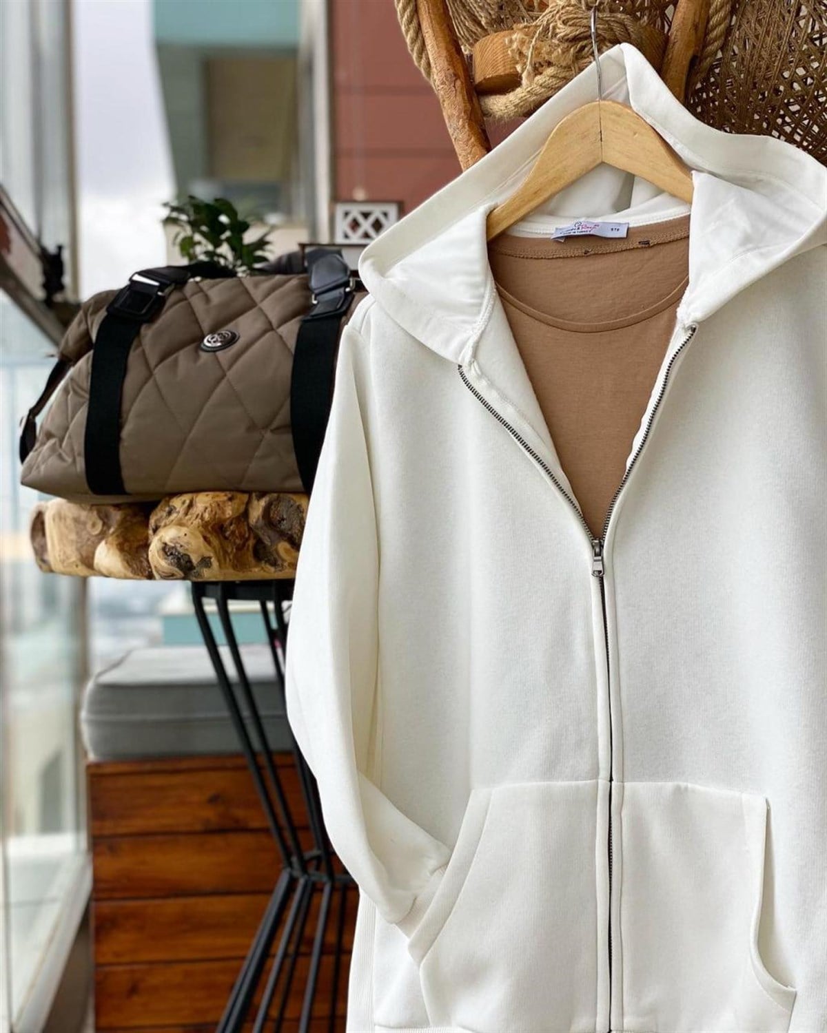 Kapşonlu Önden Fermuarlı Sweatshirt (EKRU)