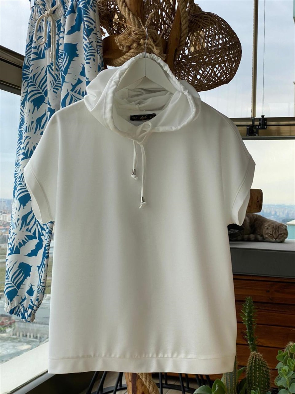 Kapşonlu Tshirt (BEYAZ)