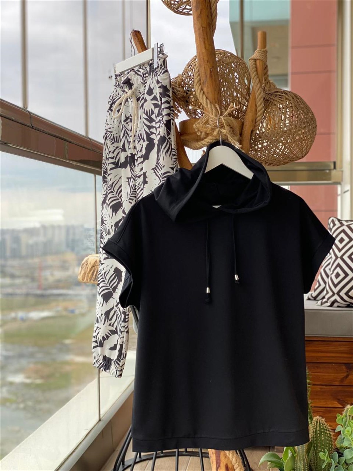Kapşonlu Tshirt (SİYAH)