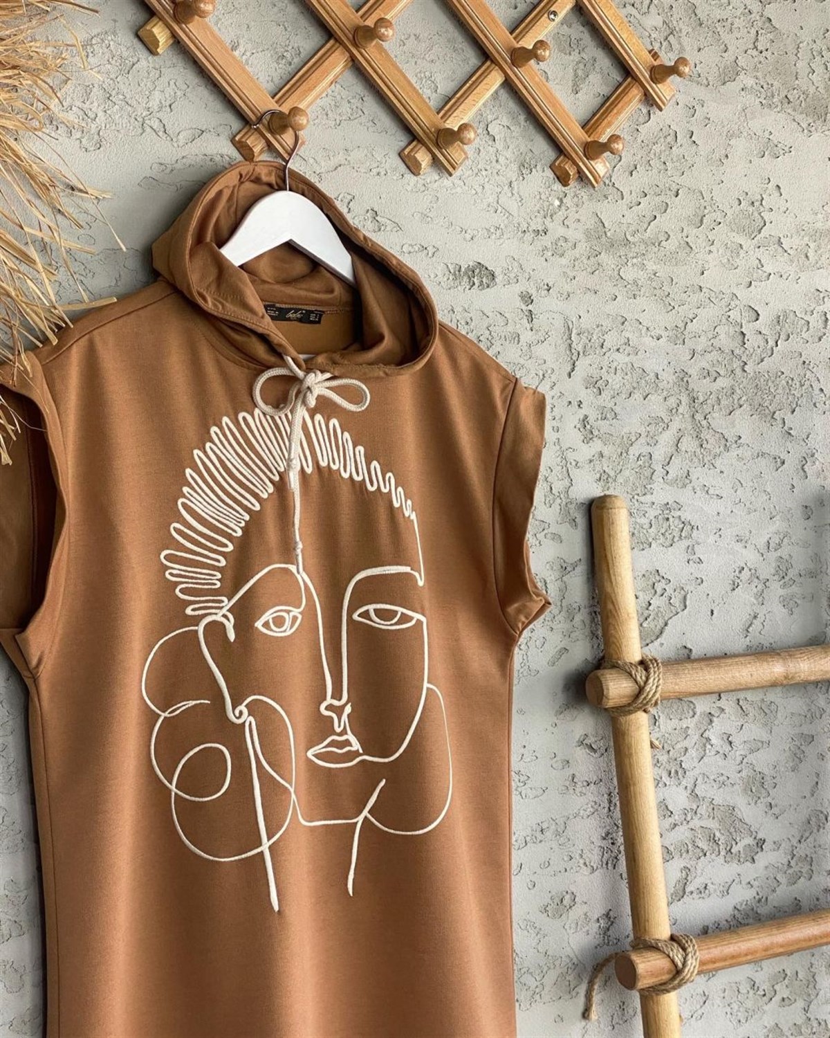 Kapüşonlu Yüz Silüetli Örme Tunik (Camel)