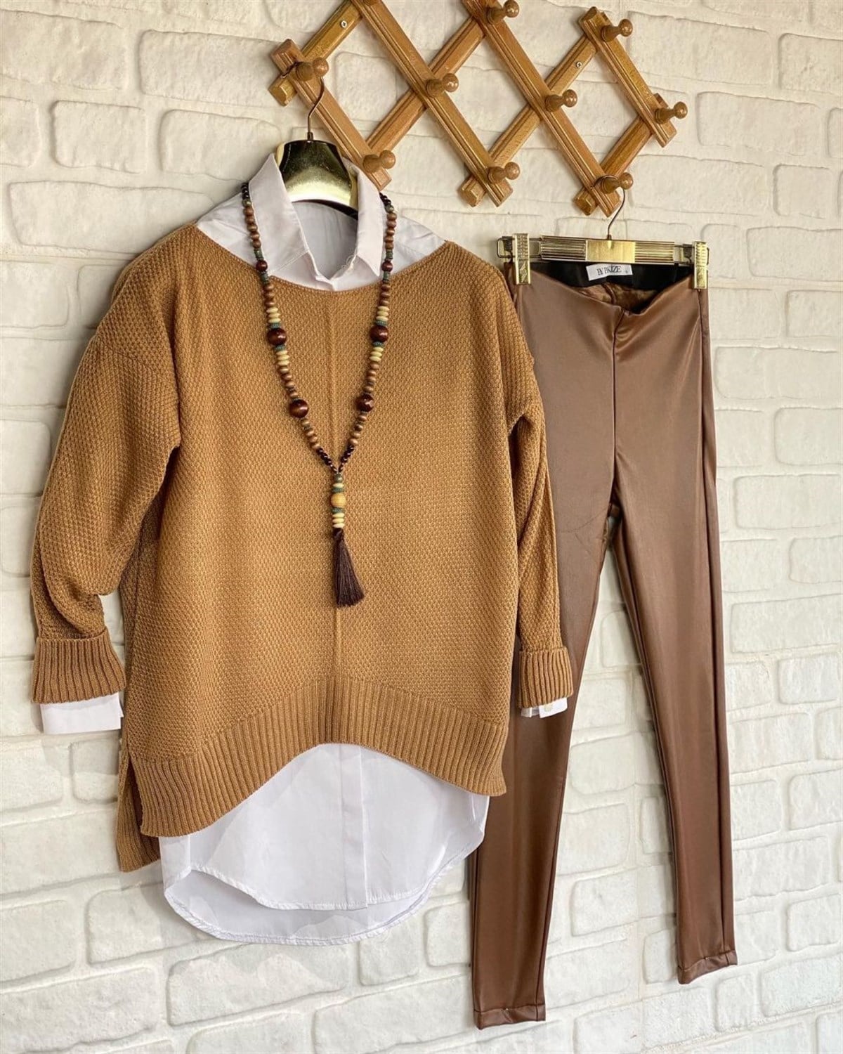 Kayık Yaka Triko Kazak (Camel)