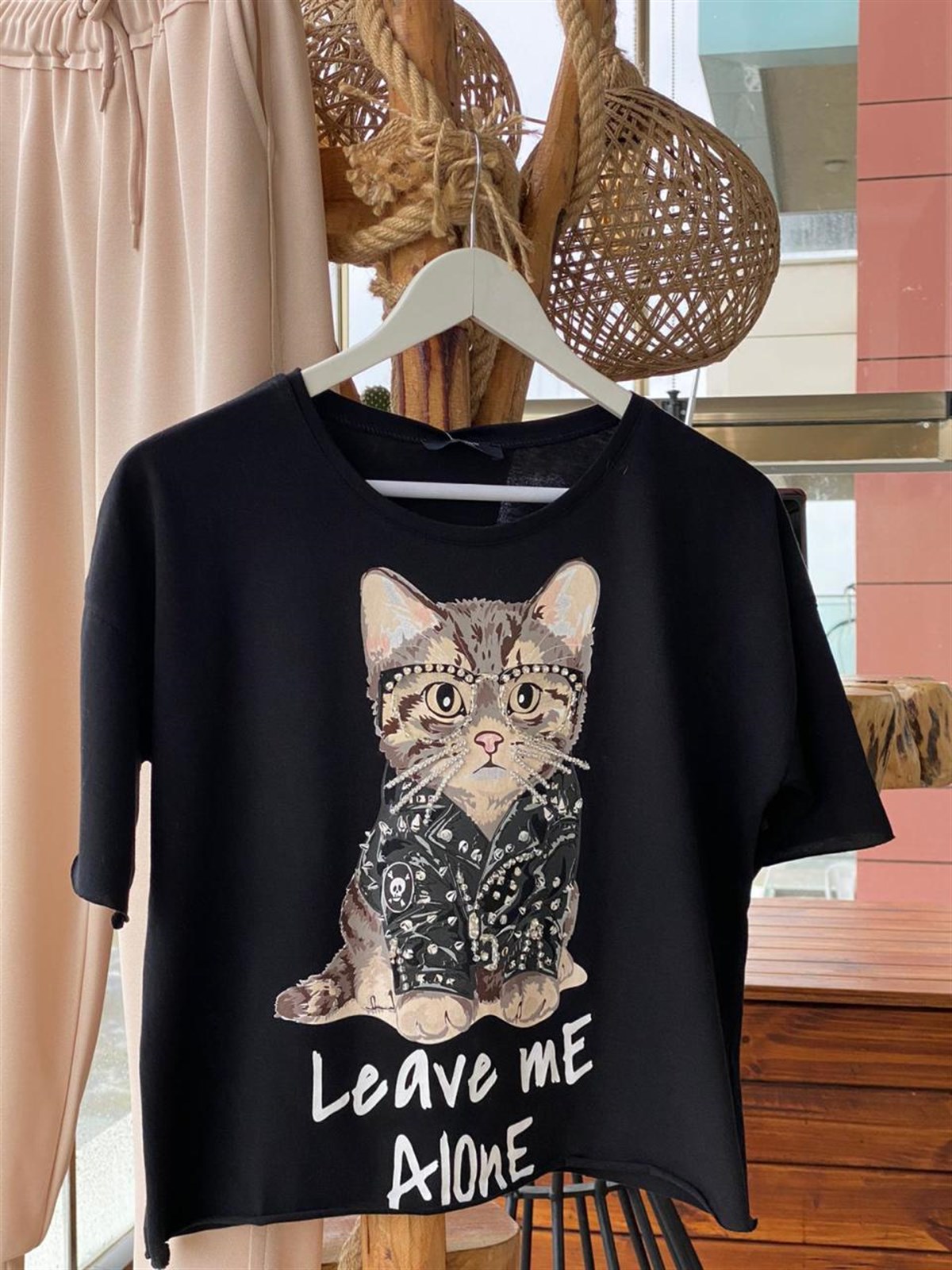 Kedi Baskı Üzerine Taş İşçilikli Tshirt (SİYAH & BEYAZ)