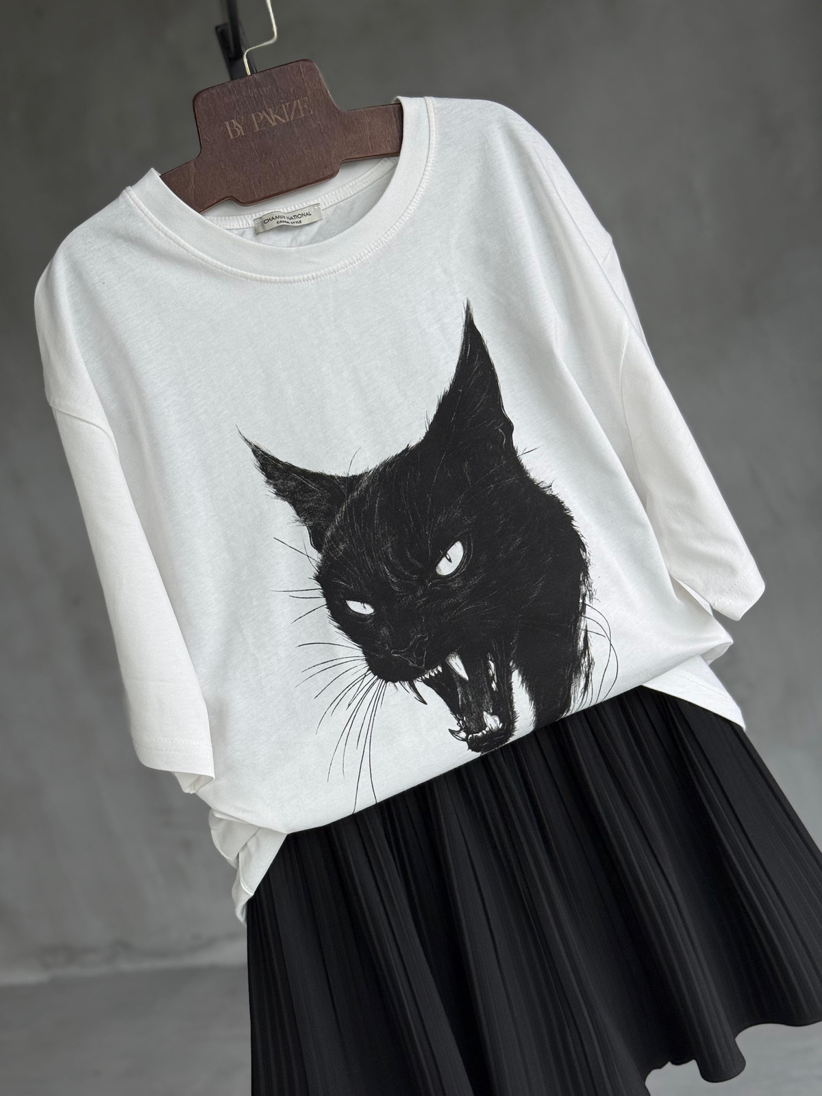 Kedi Baskılı Oversize Dokuma Tişört (Beyaz)